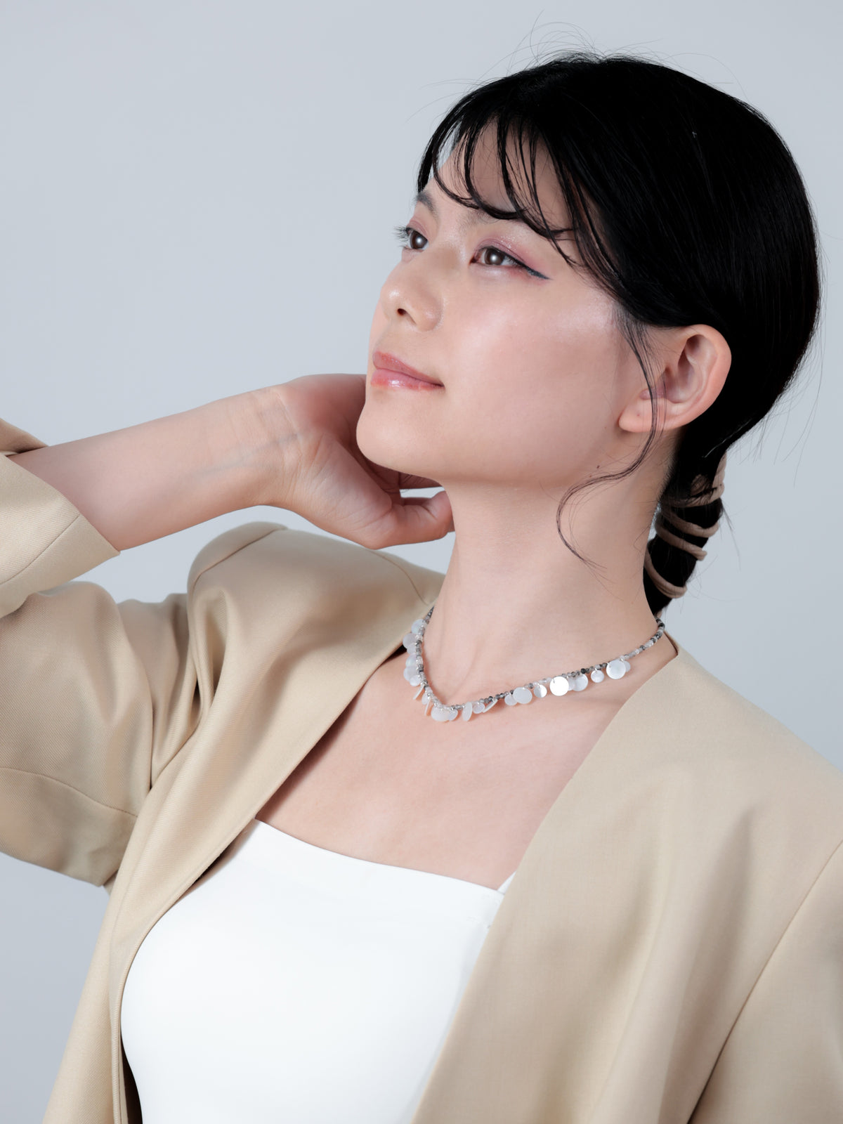 ブラックルチル & 白蝶貝 ネックレス〈夜霧と白月〉- モノトーン天然石 / SV925