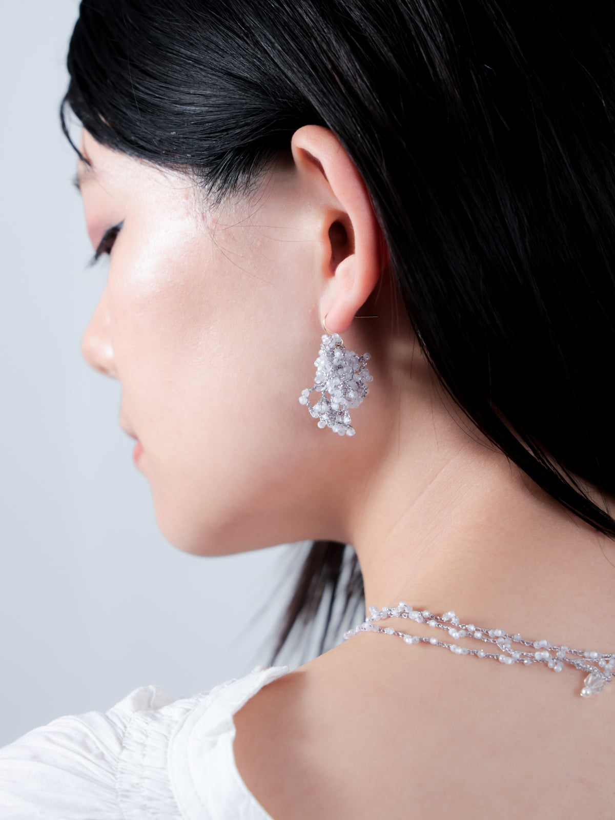 ホワイトジルコン ピアス/イヤリング〈雪華の房〉銀糸のタティングレース 手編み / 選べる金具|神戸アトリエ LUCINE