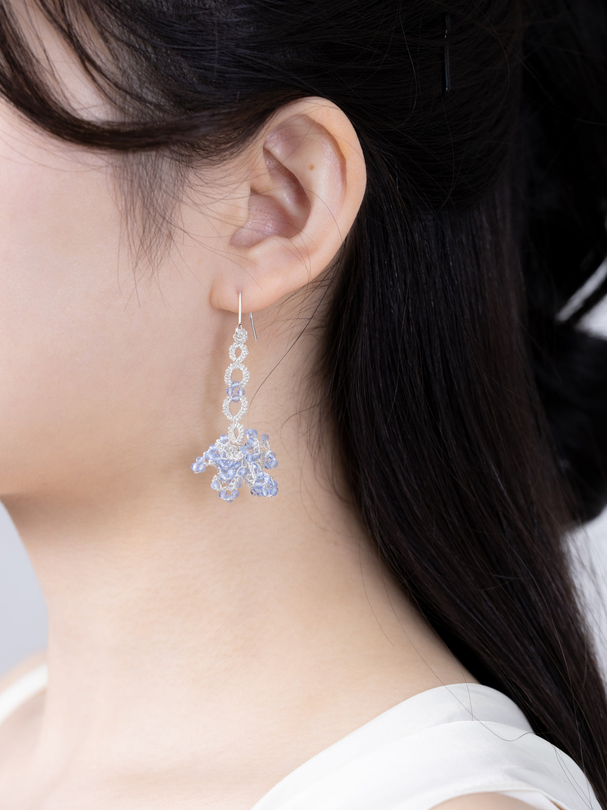 ジルコン × 金糸 クロッシェ ロングピアス/イヤリング - 【光のシャワー】金具変更可