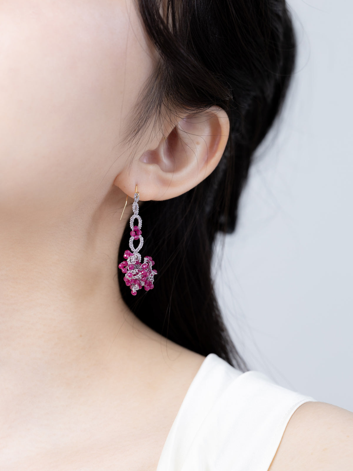 ルビー × 高輝度メタリック糸 クロッシェ ロングピアス/イヤリング - 【情熱の華】金具変更可