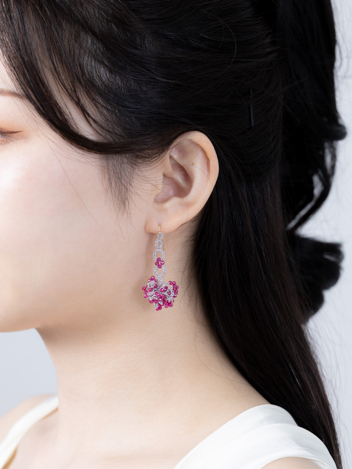 ルビー × 高輝度メタリック糸 クロッシェ ロングピアス/イヤリング - 【情熱の華】金具変更可