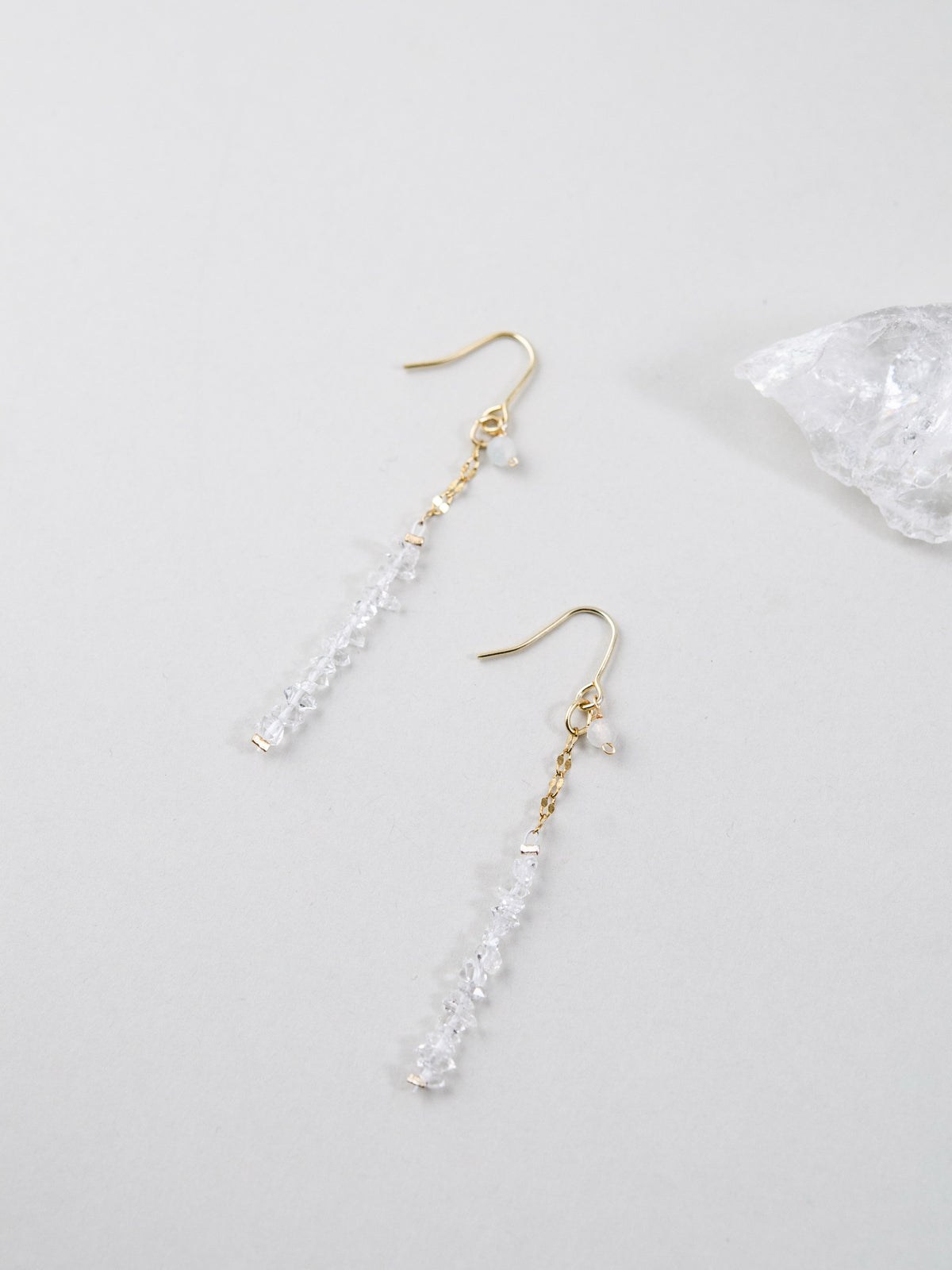 ヘルデライト 原石 ピアス/イヤリング〈原石の閃光〉- 金属アレルギー対応 (14KGF/SV925/サージカルステンレス)