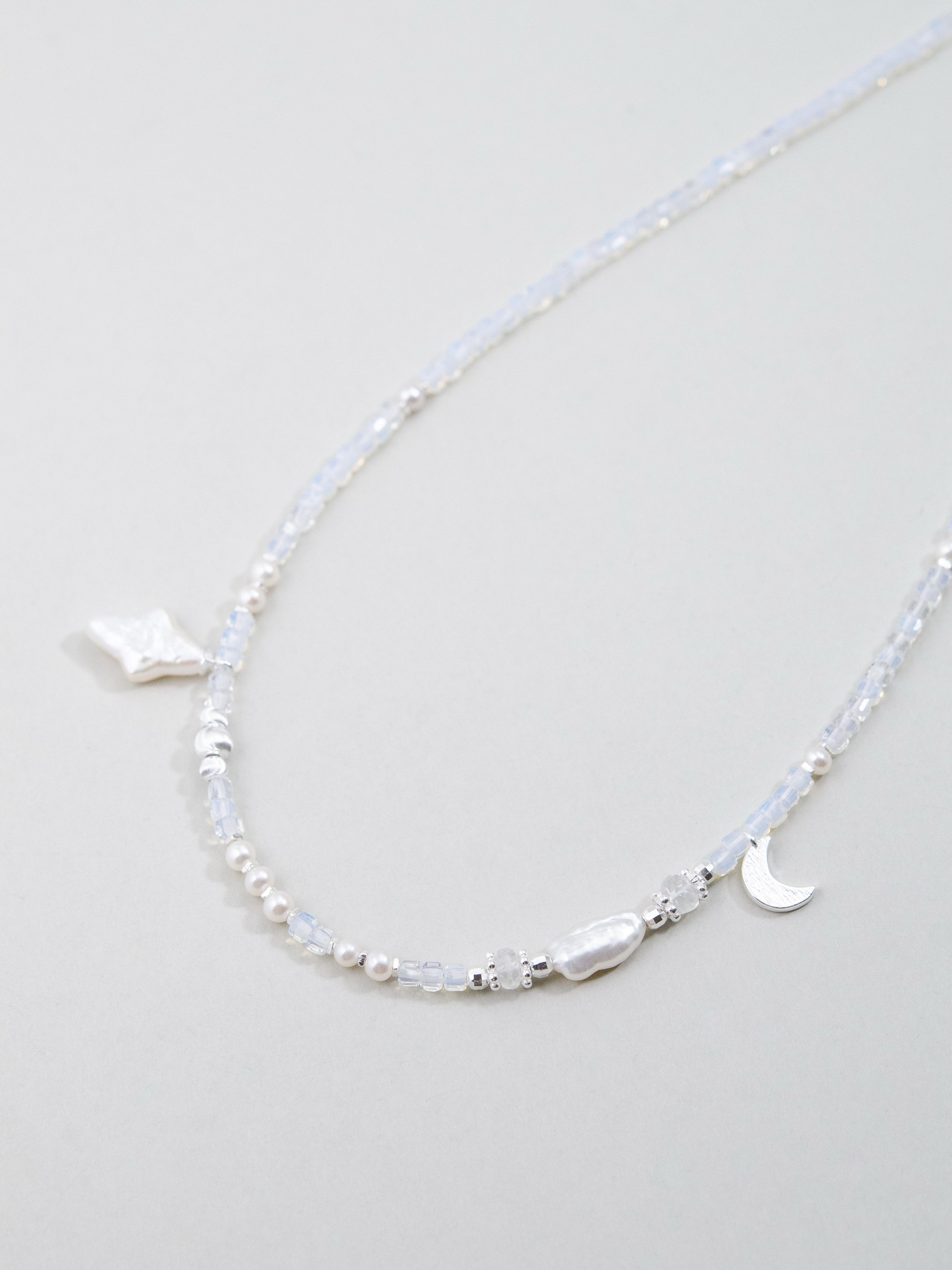 オパール & ムーンストーン ネックレス 天の川の雫 メイン画像 純白の輝きと銀の月 SV925