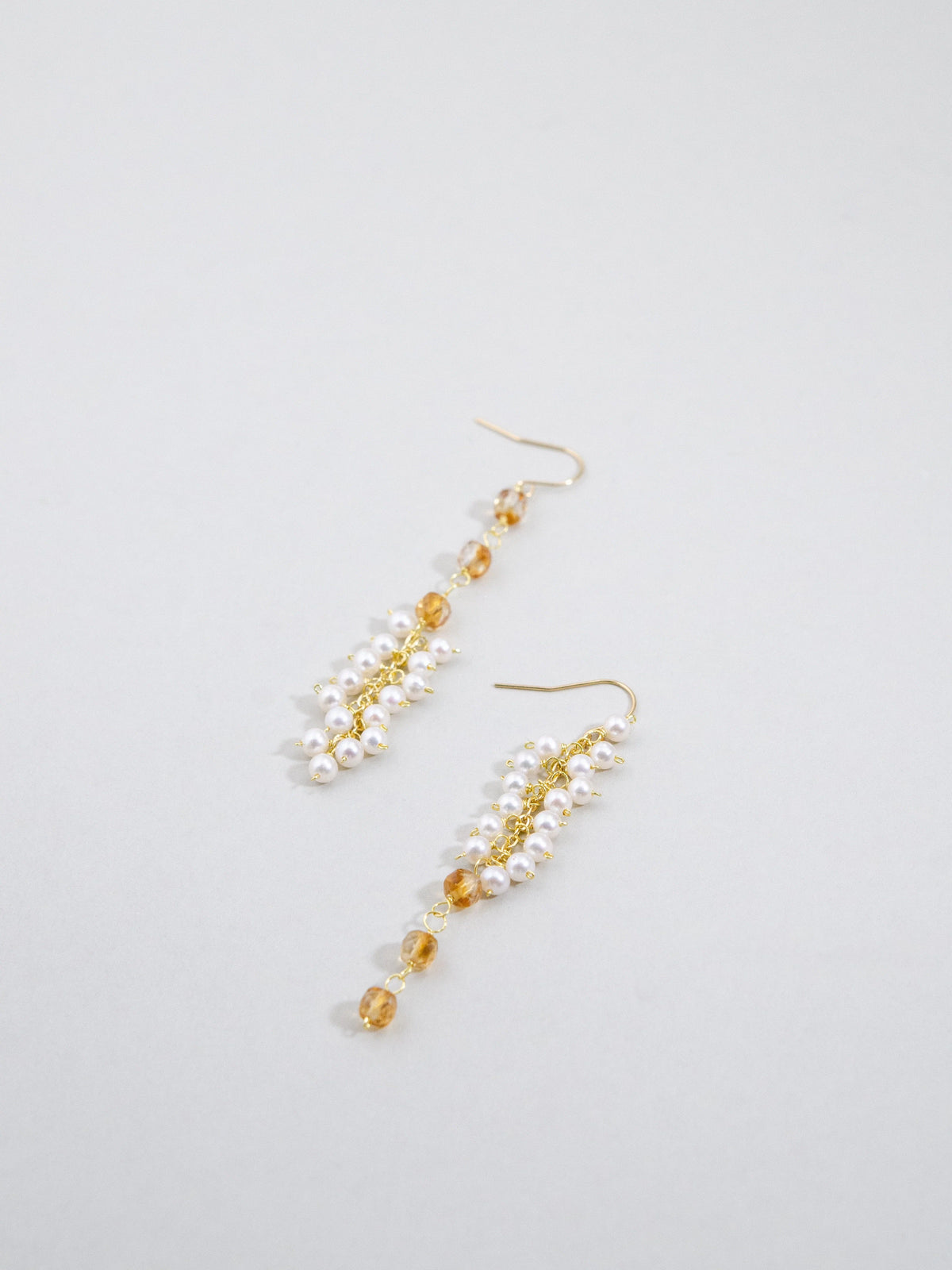 シトリン & パール アシンメトリー ピアス - 【蜜と白の遊び心】11月・6月誕生石 / 14KGF・SV925・316L選べる金具【イヤリング変更可】