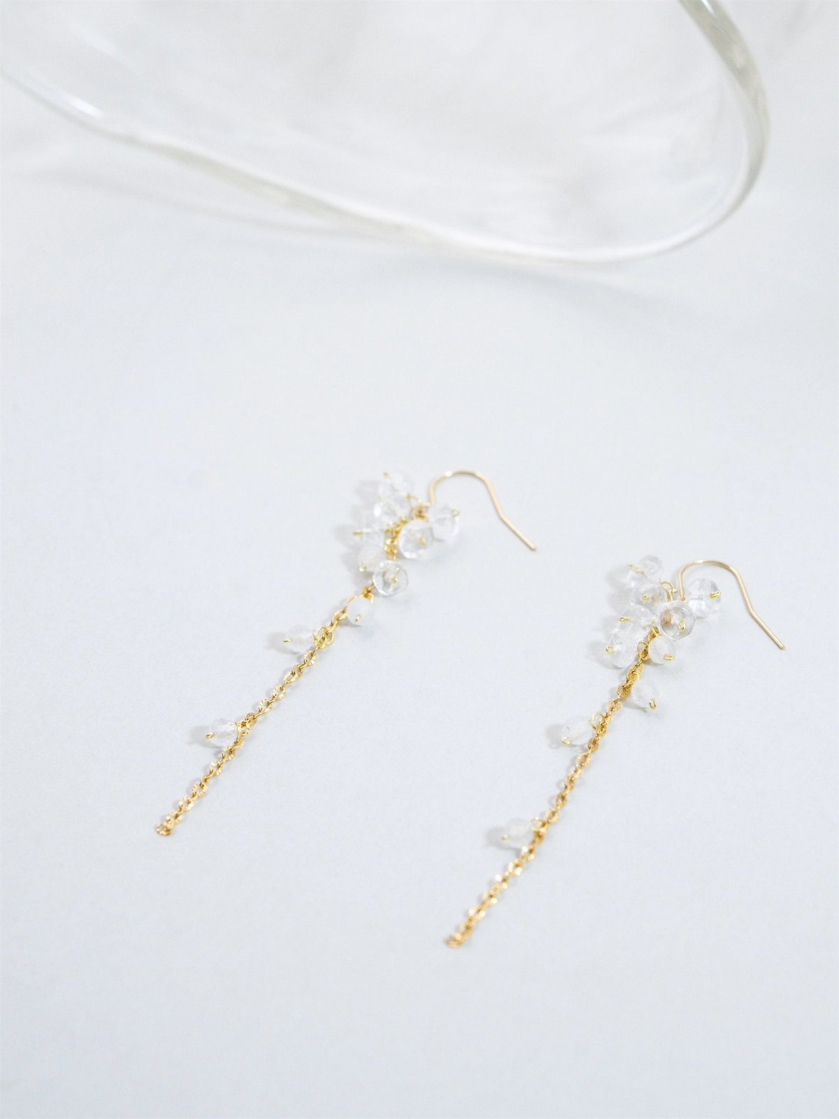 ムーンストーン ロング ピアス/イヤリング - 【月灯りの雨】降り注ぐ光の雫 / 金属アレルギー対応 (14KGF/SV925/316L)
