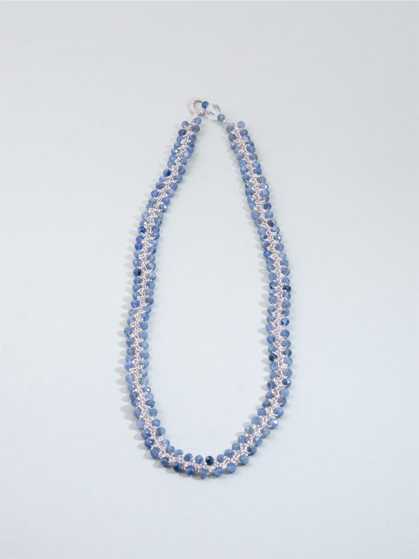 カイヤナイト クロッシェ ショートネックレス - 【氷の華】高輝度メタリックコード / 40cm