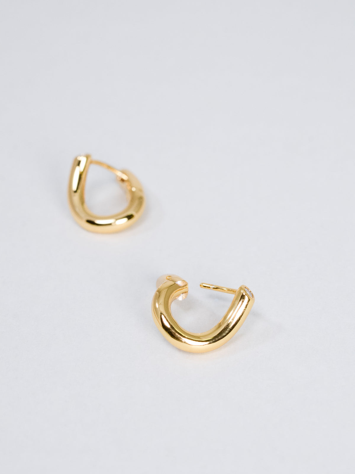 ツイスト フープピアス〈光の輪郭〉18Kゴールド/プラチナコーティング 立体ねじれ造形|神戸アトリエ LUCINE