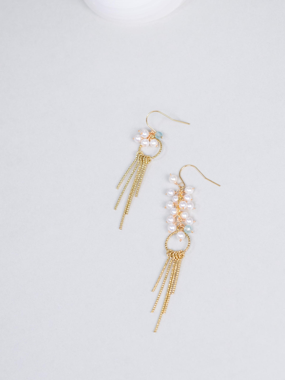 パール & アパタイト ピアス〈しずくが、こぼれるように〉14KGF/SV925/ステンレス ロングピアス / 6月誕生石 ユニセックス|神戸アトリエ LUCINE