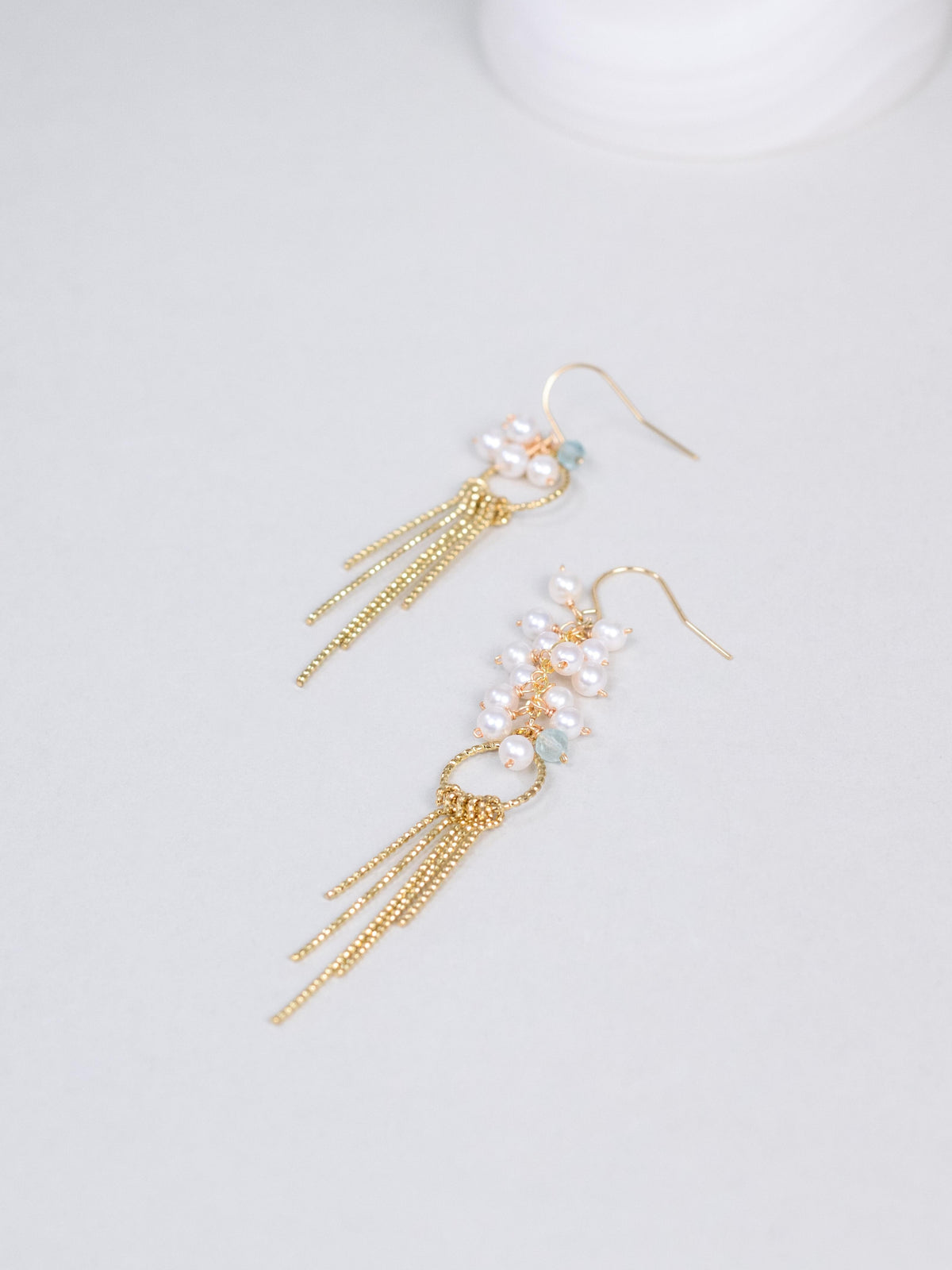 パール & アパタイト ピアス〈しずくが、こぼれるように〉14KGF/SV925/ステンレス ロングピアス / 6月誕生石 ユニセックス|神戸アトリエ LUCINE