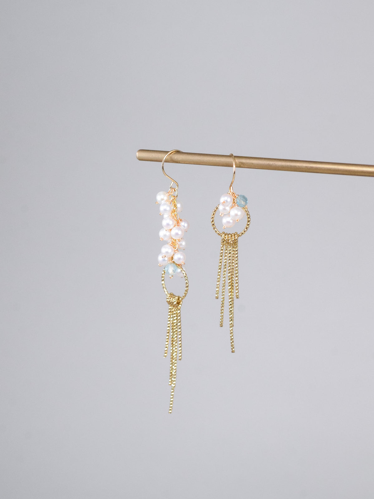パール & アパタイト ピアス〈しずくが、こぼれるように〉14KGF/SV925/ステンレス ロングピアス / 6月誕生石 ユニセックス|神戸アトリエ LUCINE