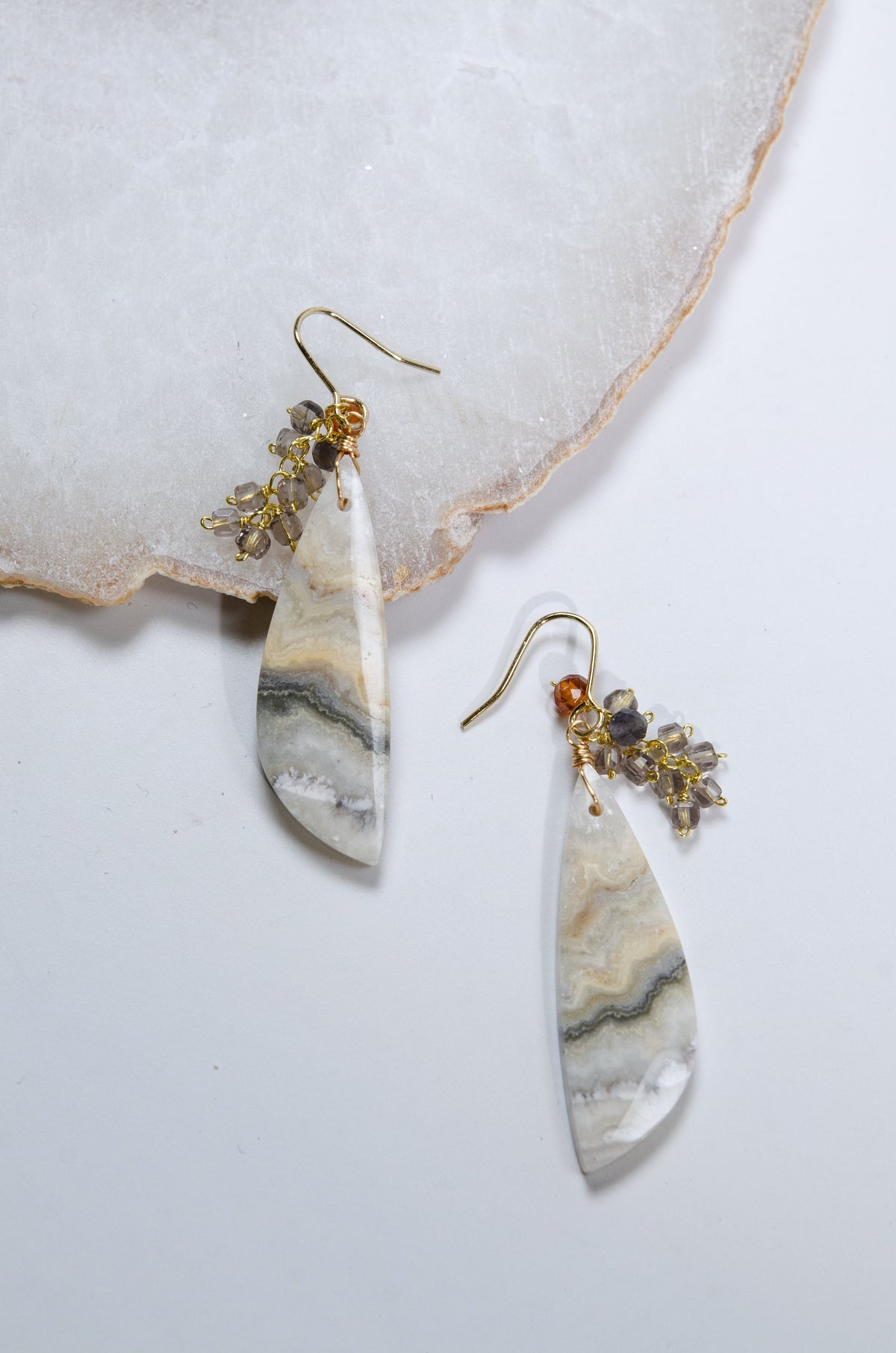 マーブルアゲート & スモーキークォーツ 揺れる ピアス〈霧の風景〉- 一点もの / 14KGF