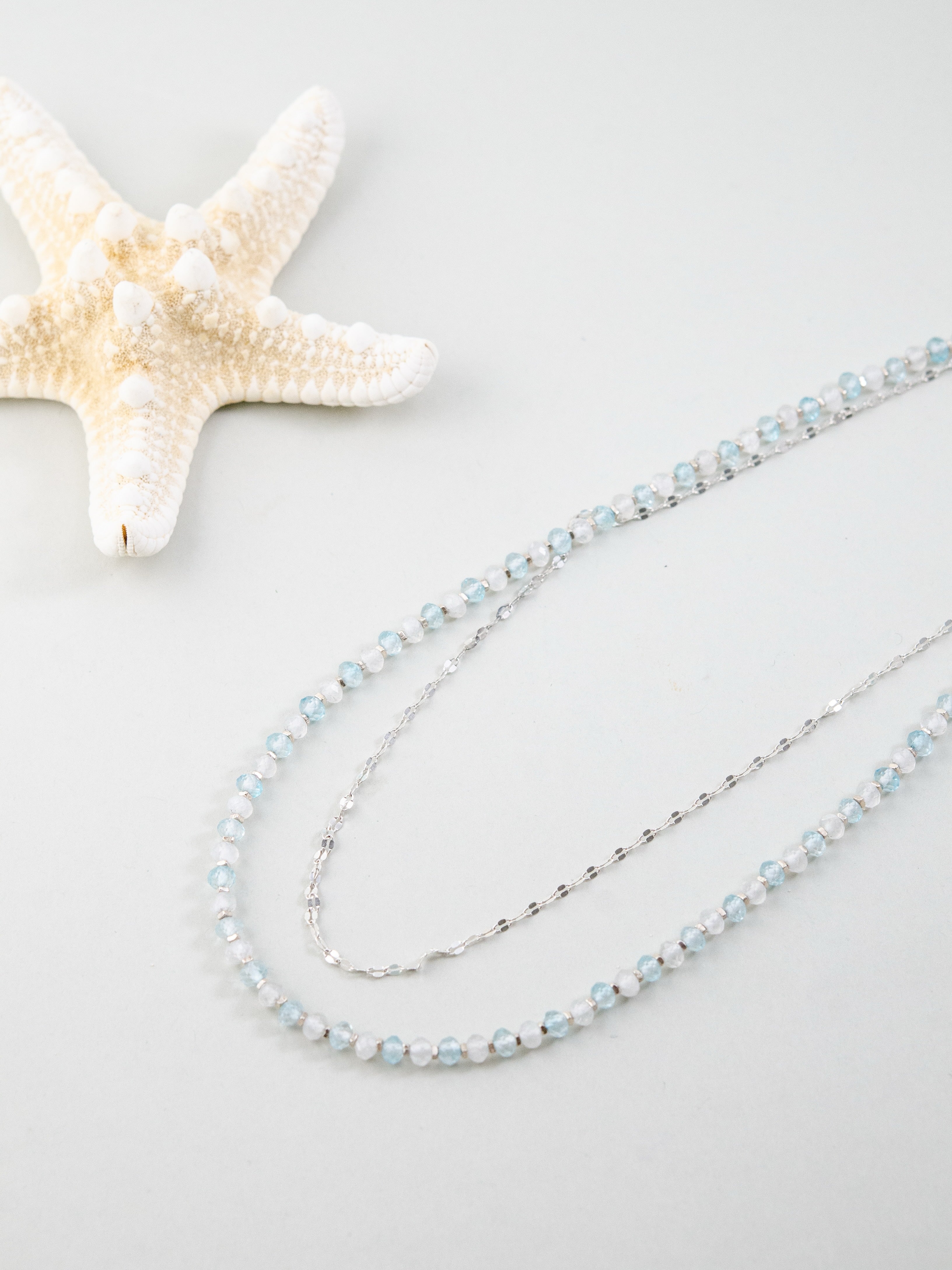 アクアマリン & ムーンストーン 2連ネックレス - 【澄み渡る空色】。ヒトデのオブジェと共に写る、爽やかなブルーとシルバーのレイヤードSV925製アクセサリー。