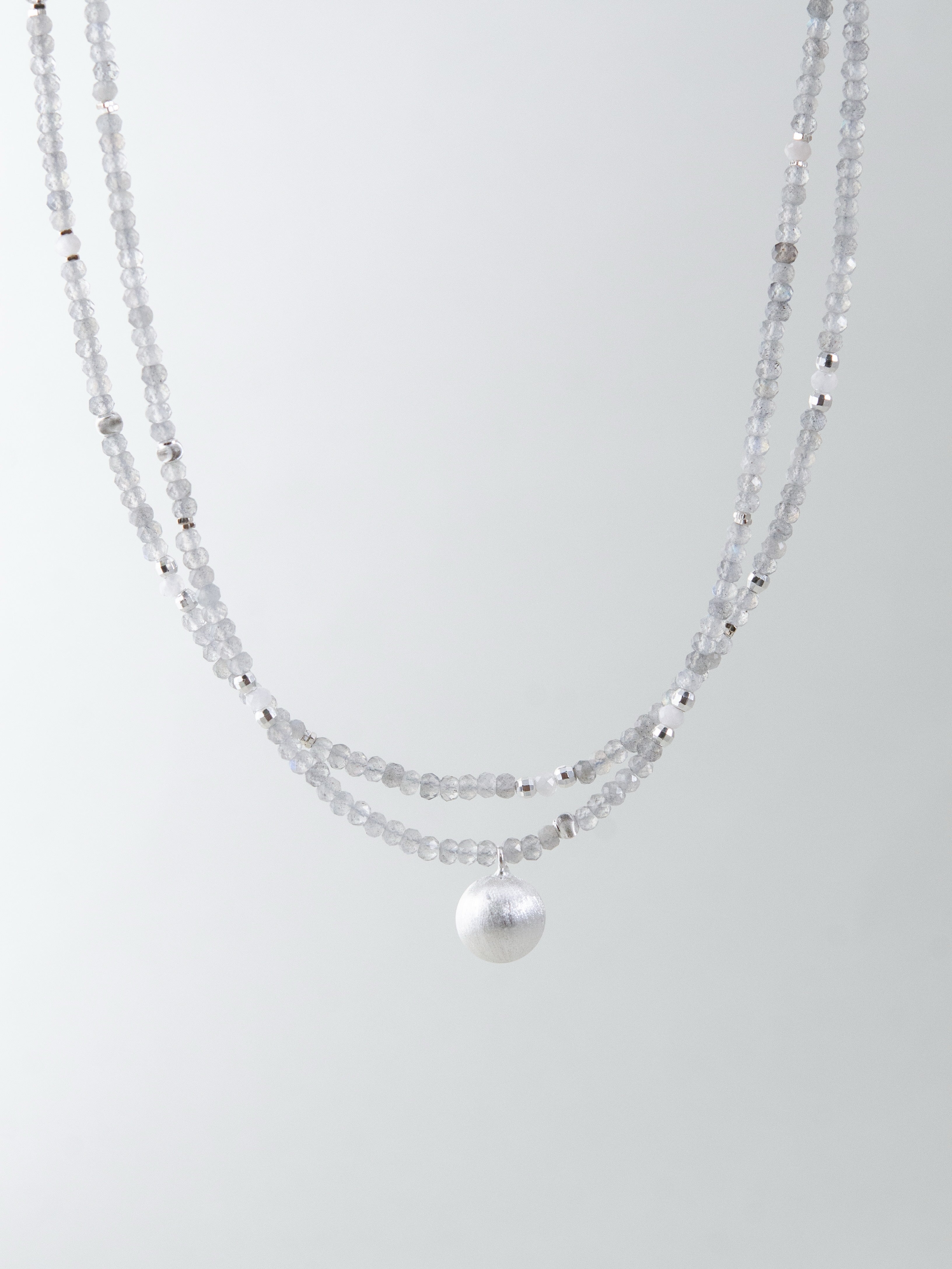 グレームーンストーン ネックレス 吊り下げ画像 立体感のある2連スタイル