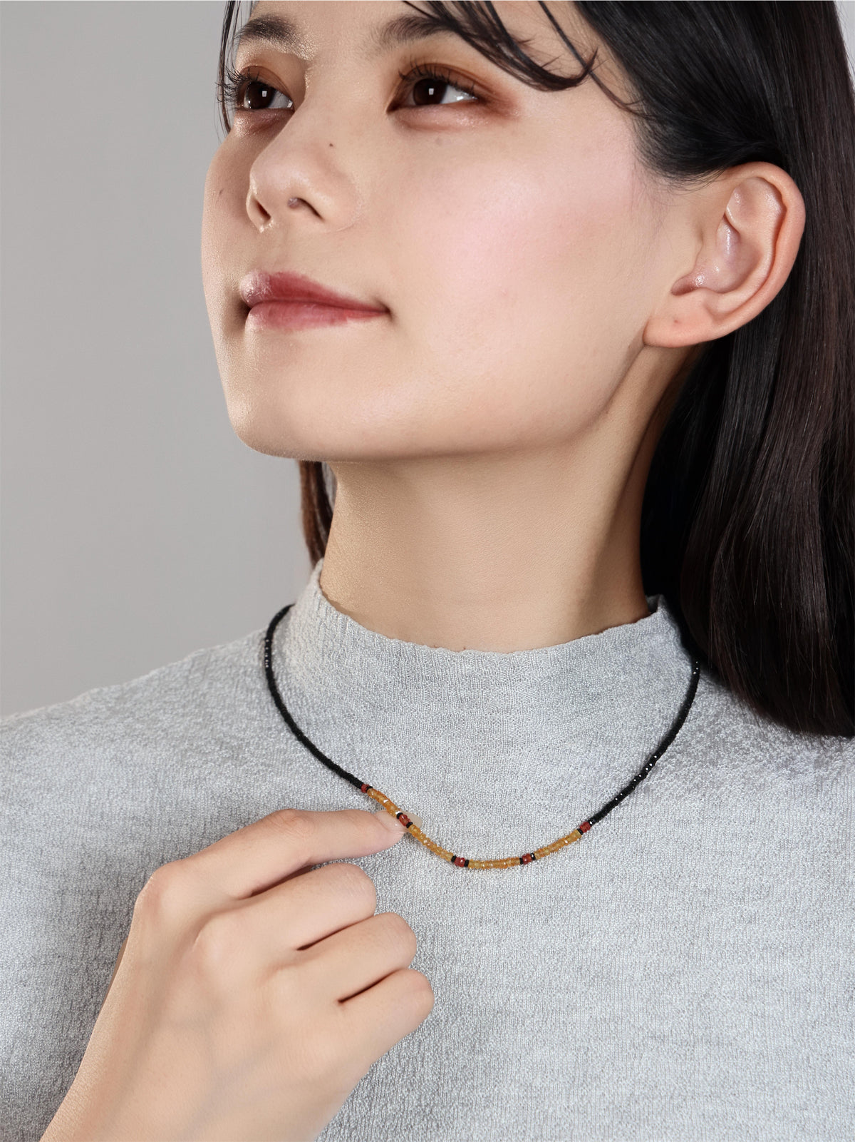 ブラックスピネル & イエローサファイア & ガーネット ネックレス〈夜のふちに、灯がともる。〉14KGF グラデーション / 9月・1月誕生石 ユニセックス|神戸アトリエ LUCINE