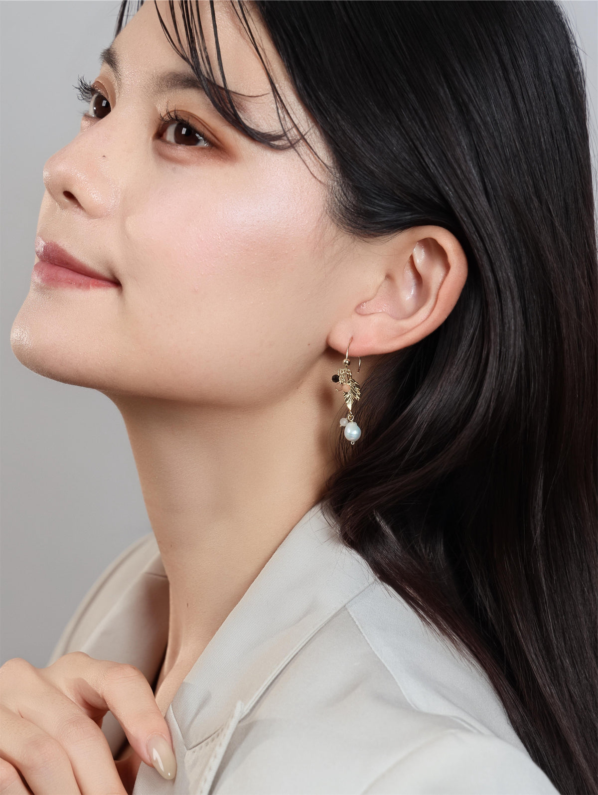 顔を上げたときのピアスの見え方