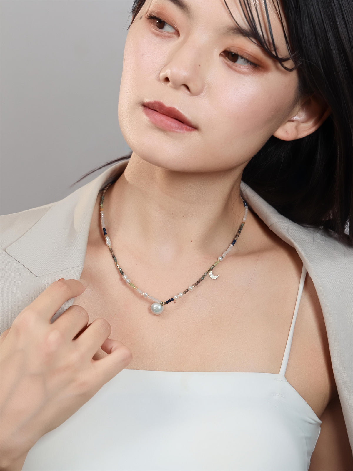 ラピスラズリ&ターコイズ ネックレス 着用イメージ 上半身 12月誕生石