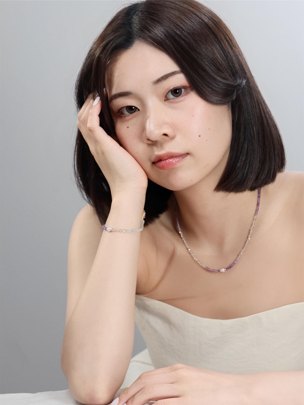 アクアマリン & タンザナイトのブレスレットとネックレスの着用イメージ