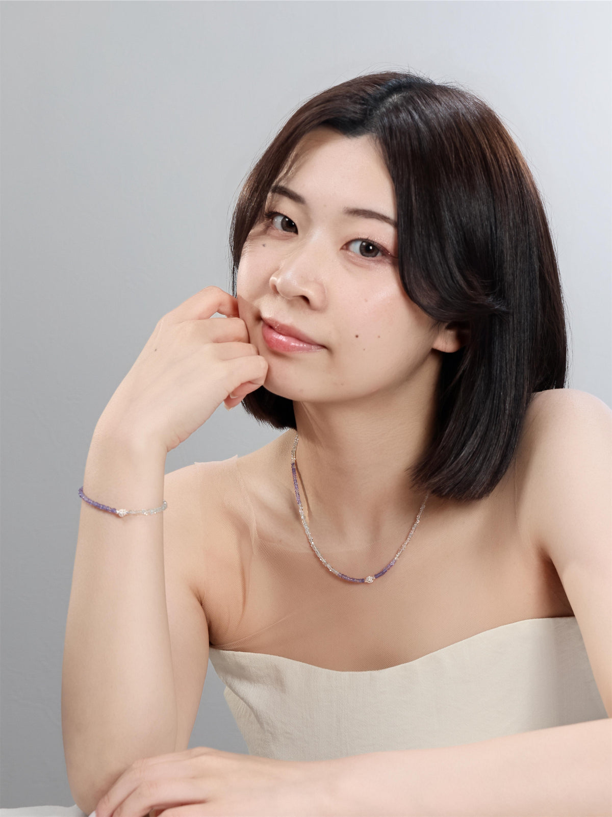 アクアマリン & タンザナイト ネックレスを着けた着用イメージ