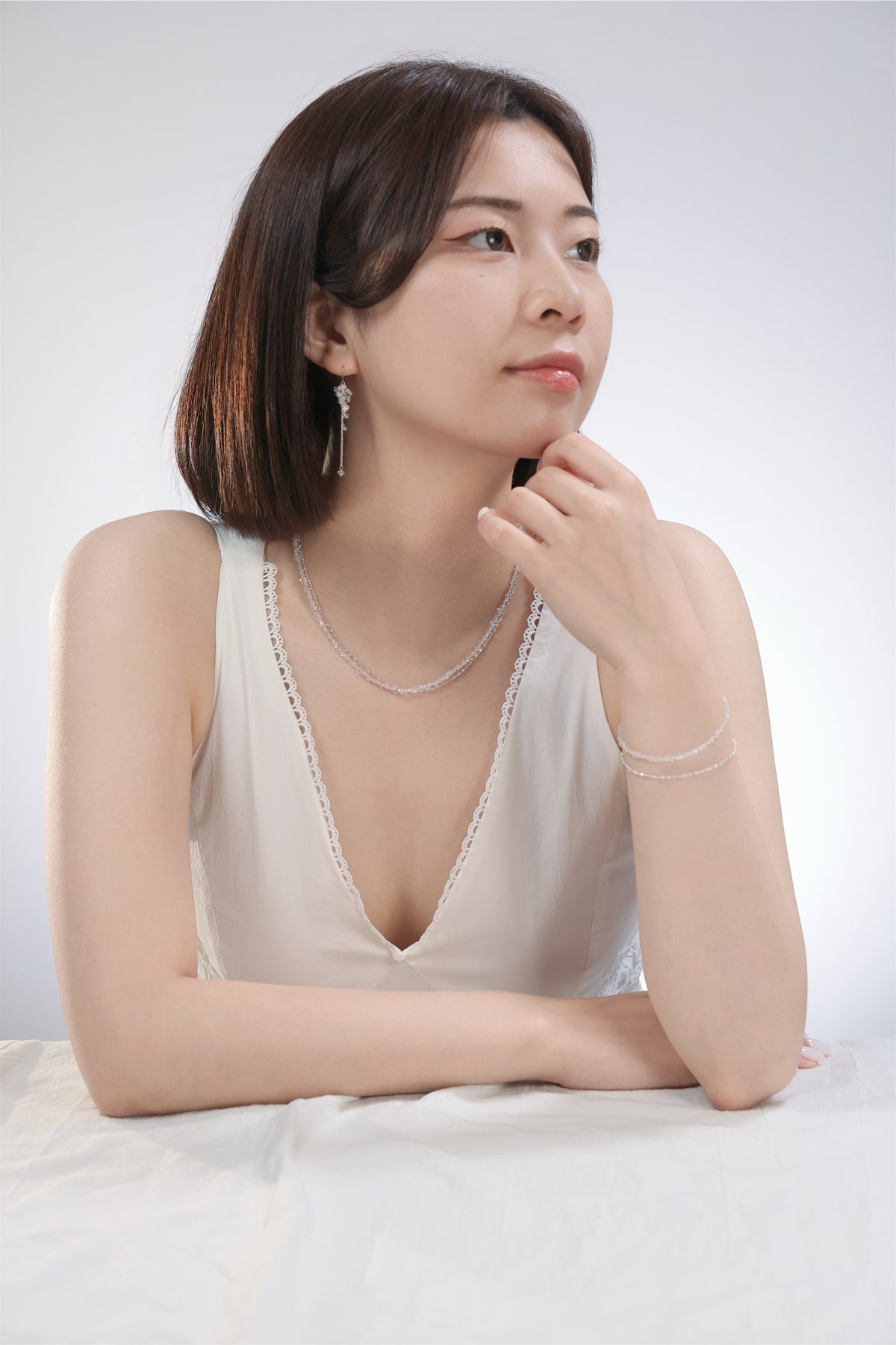 フェナカイト ロングピアス〈星屑のゆれ、耳もとに〉原石 チェーンドロップ SV925・316L / 金属アレルギー対応・希少石・イヤリング変更可