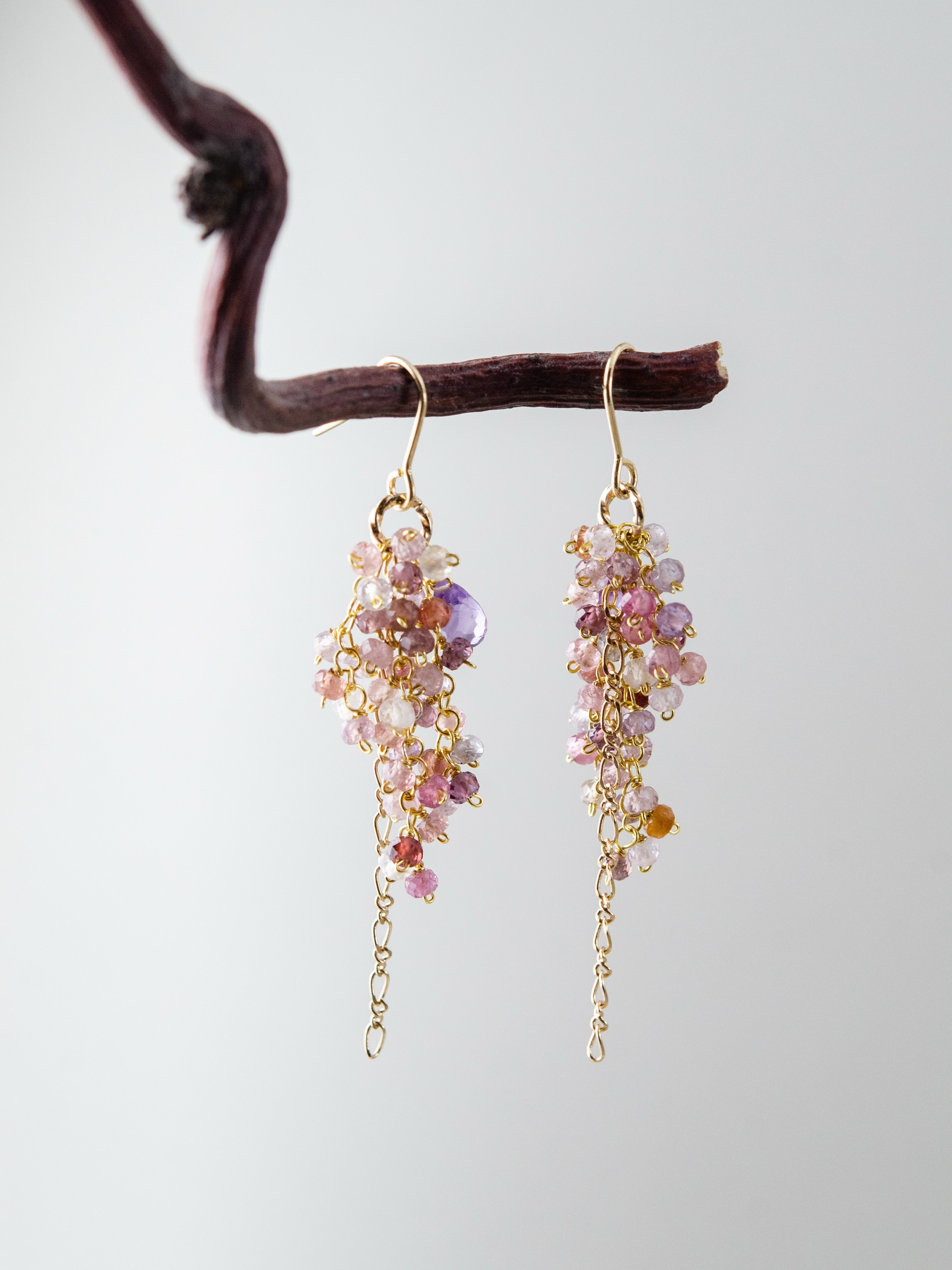 アメジスト & スピネル ロング ピアス 藤の花のグラデーション 14kgf
