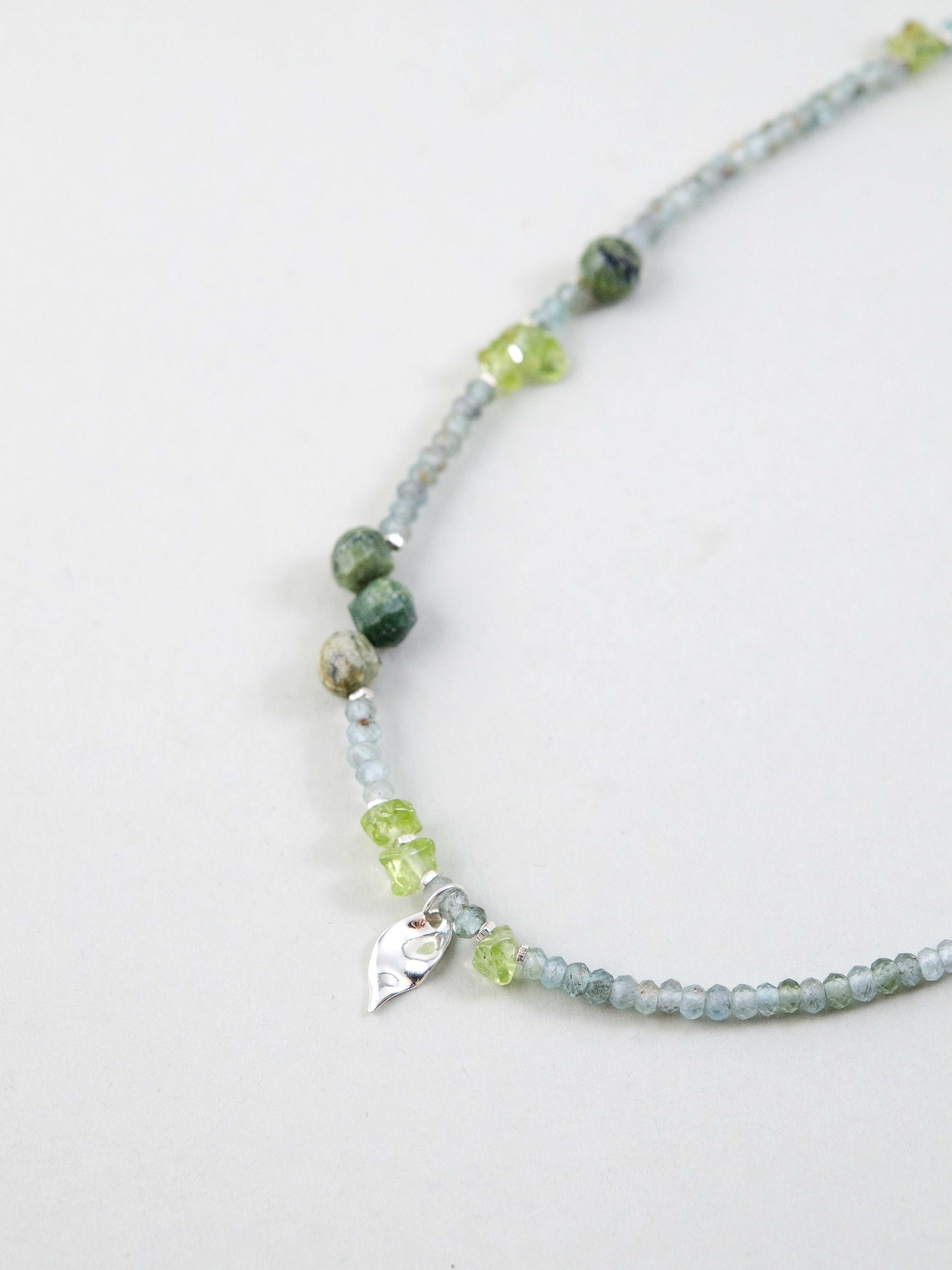 カナダ翡翠 & アパタイト ネックレス 清流のほとり メイン画像 森の緑と水の碧 SV925