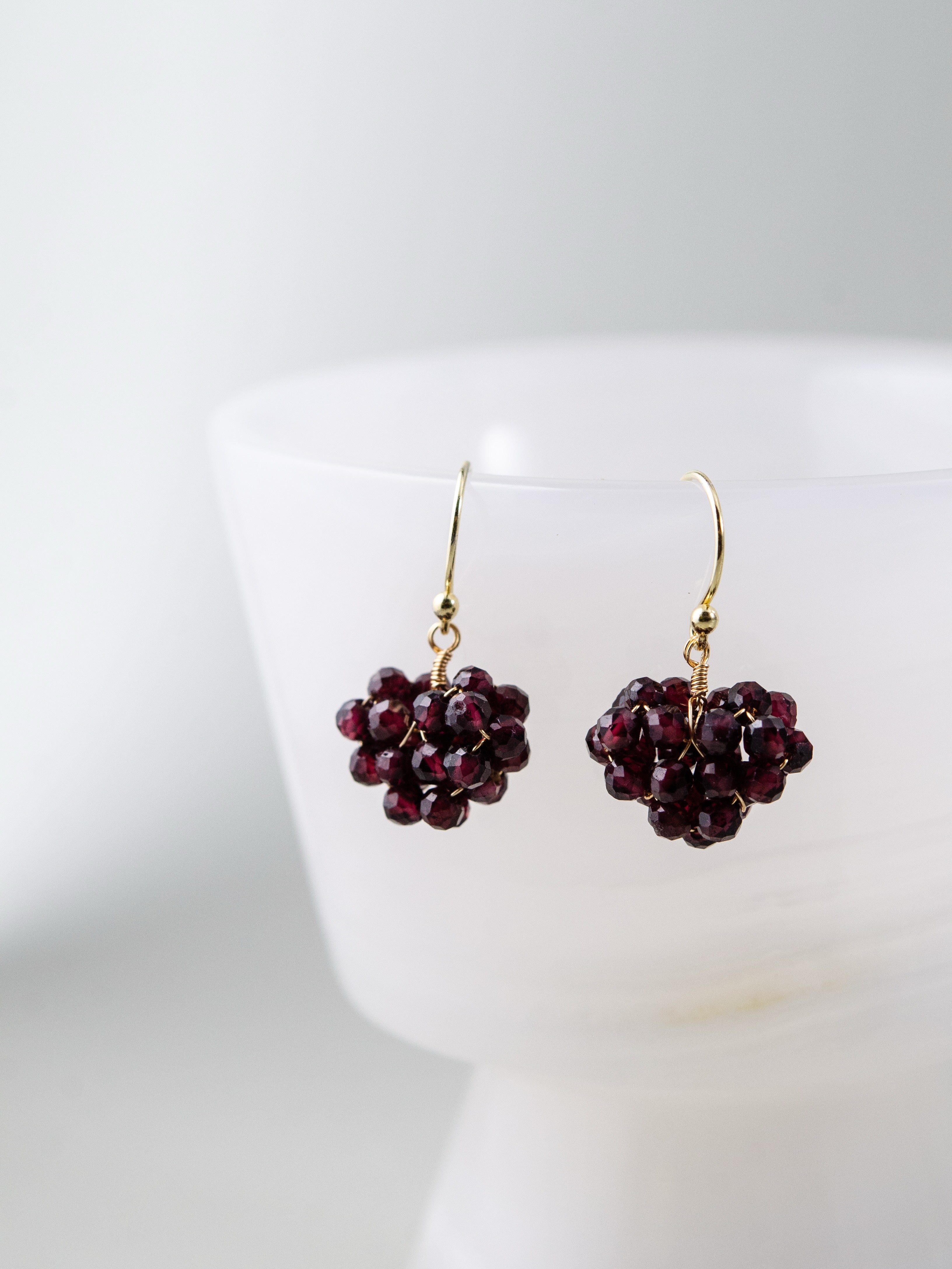 ガーネット ピアス 熟れた柘榴の果実 深紅の房状クラスター メイン画像