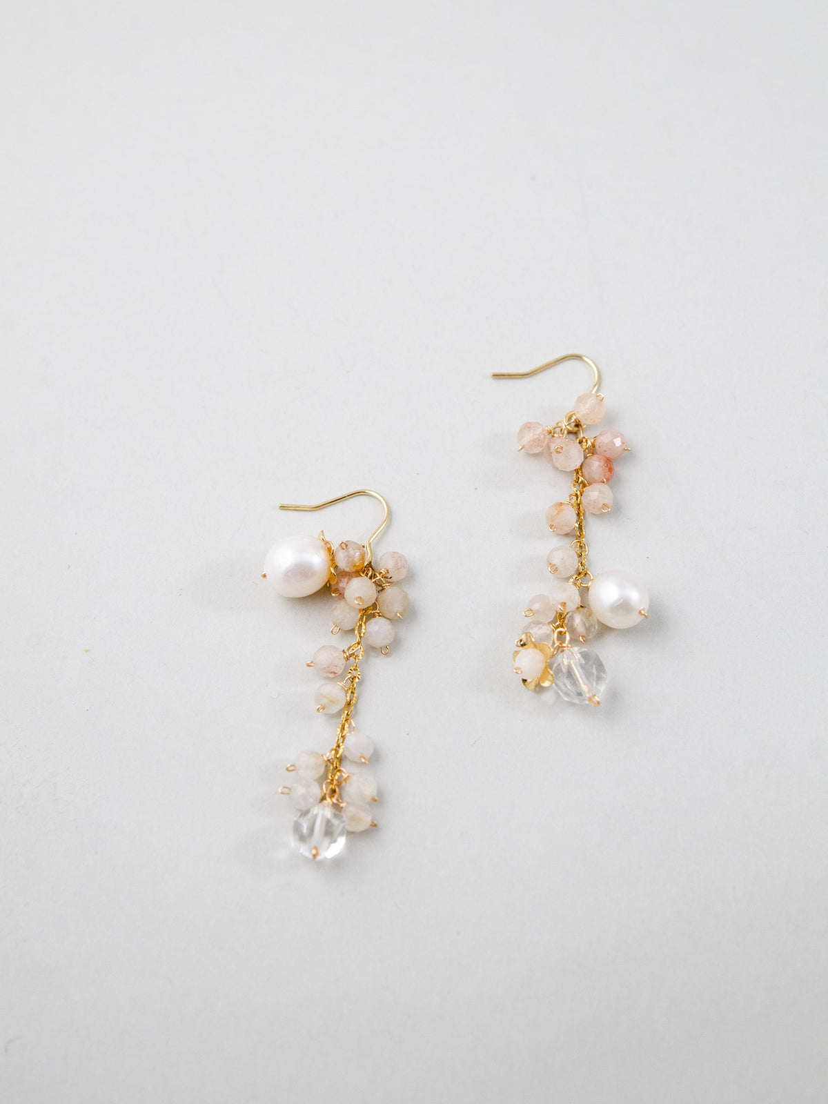 ハンドメイド アクセサリー 置き画 ピーチムーンストーン 質感