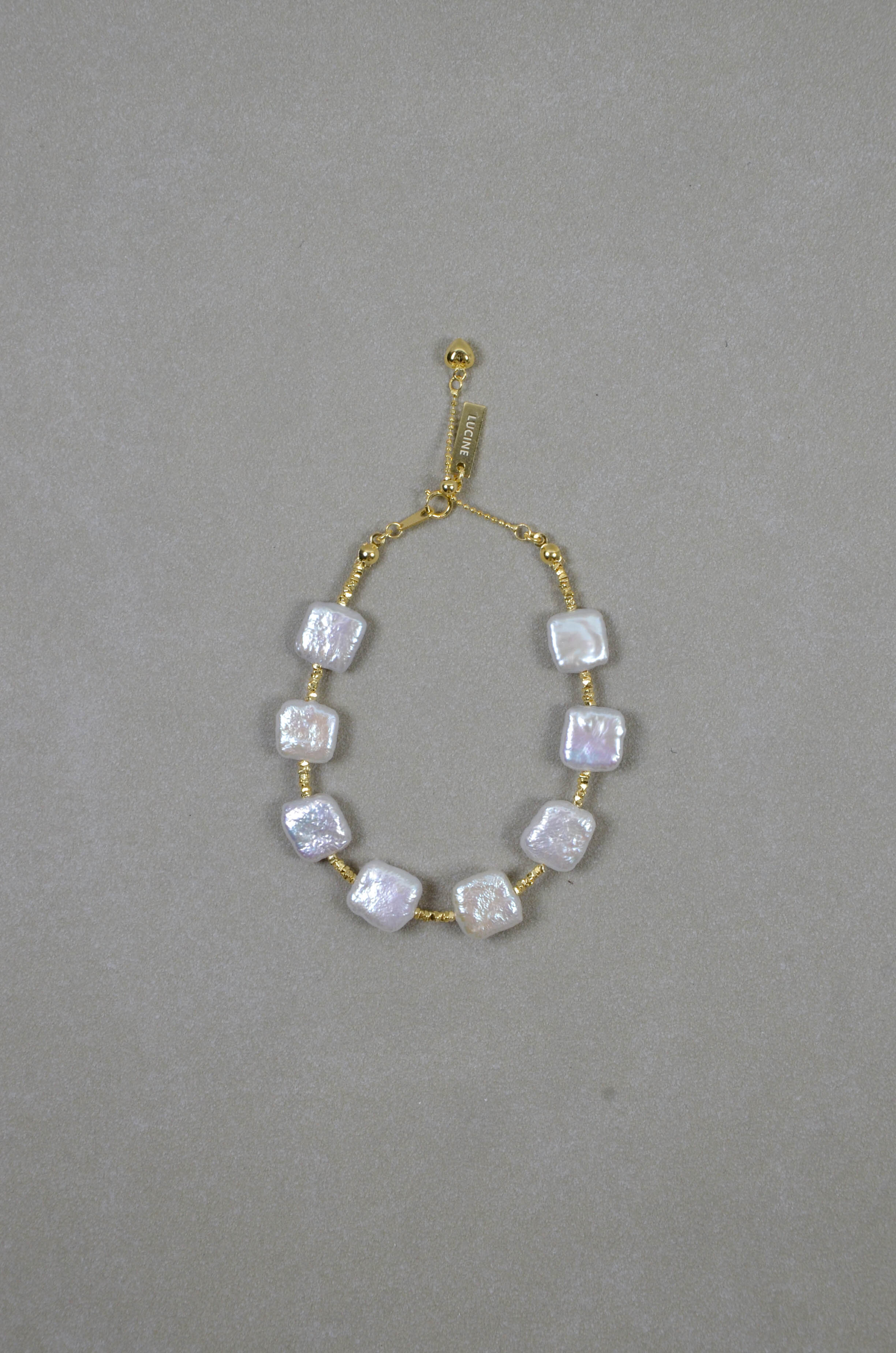 ゴールドアクセントバロックパールブレスレット