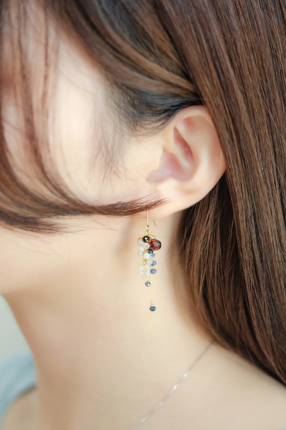 ミックスカラー ピアス 着用画像 横顔 華やか 大人可愛い