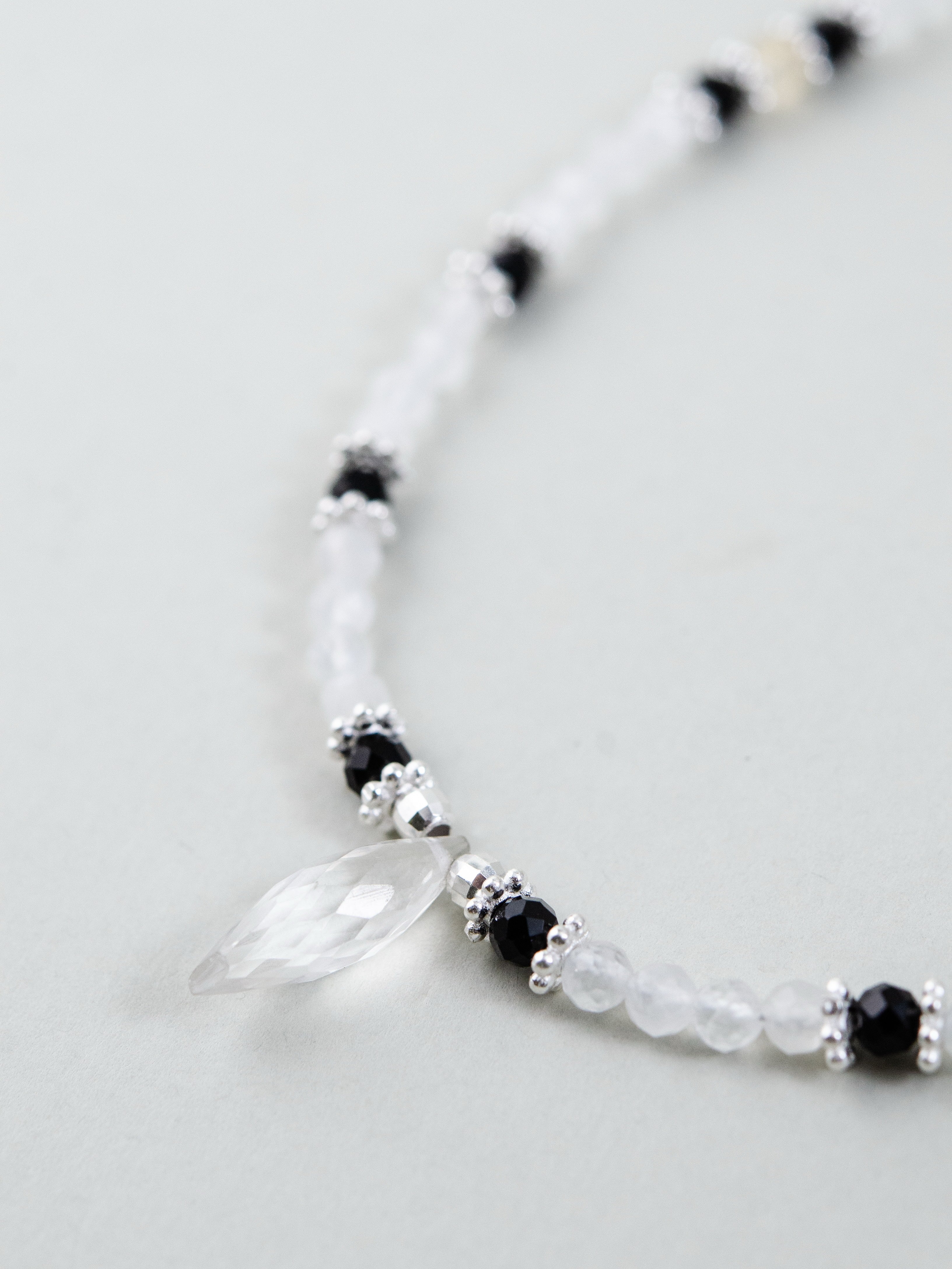 ムーンストーン & オブシディアン ネックレス モノトーンの静寂 6月誕生石 SV925