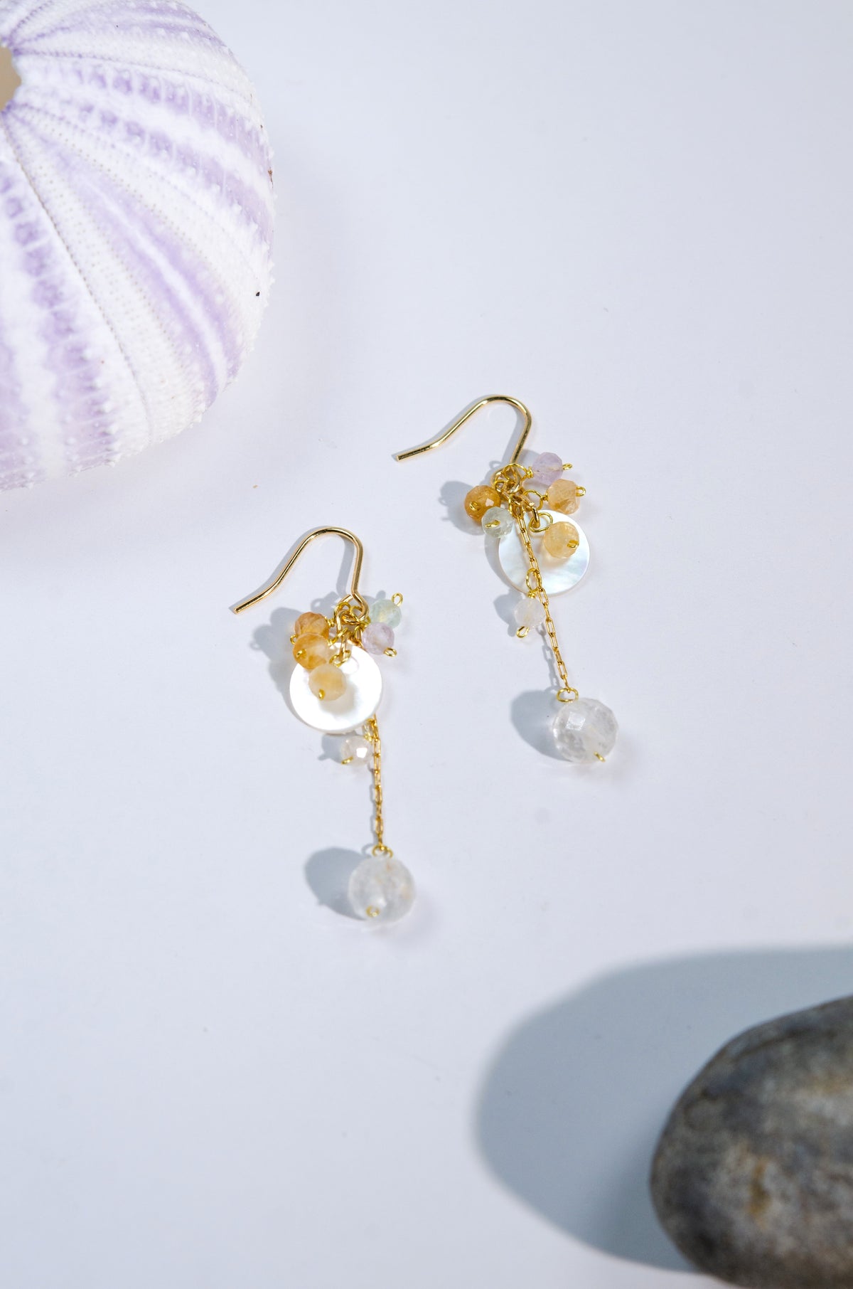 モルガナイト シトリン ピアス スタイリング画像 自然素材と天然石