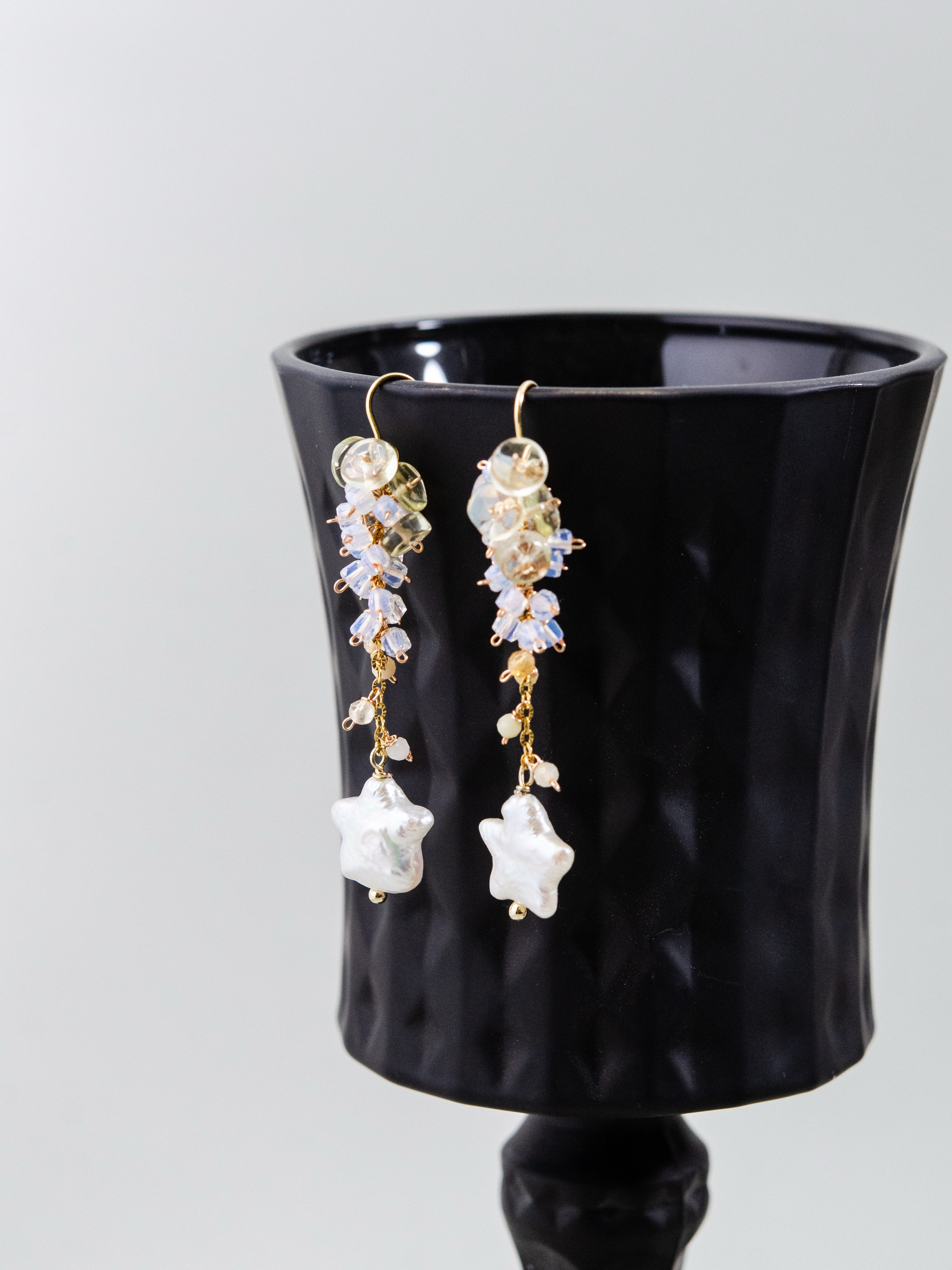 オパール & シトリン & 星型パール 揺れる ピアス 幻想的なオーロラ 10月・11月誕生石