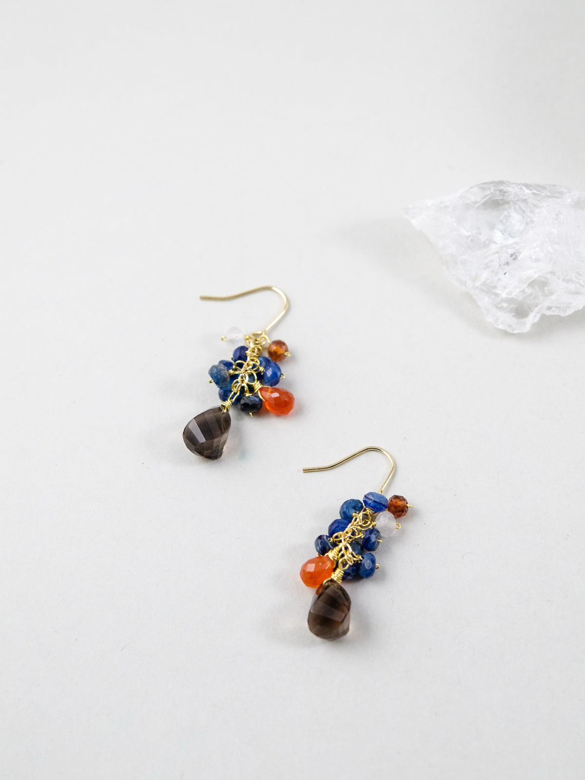 パワーストーン ピアス 置き画 水晶 クラスター 浄化 イメージ