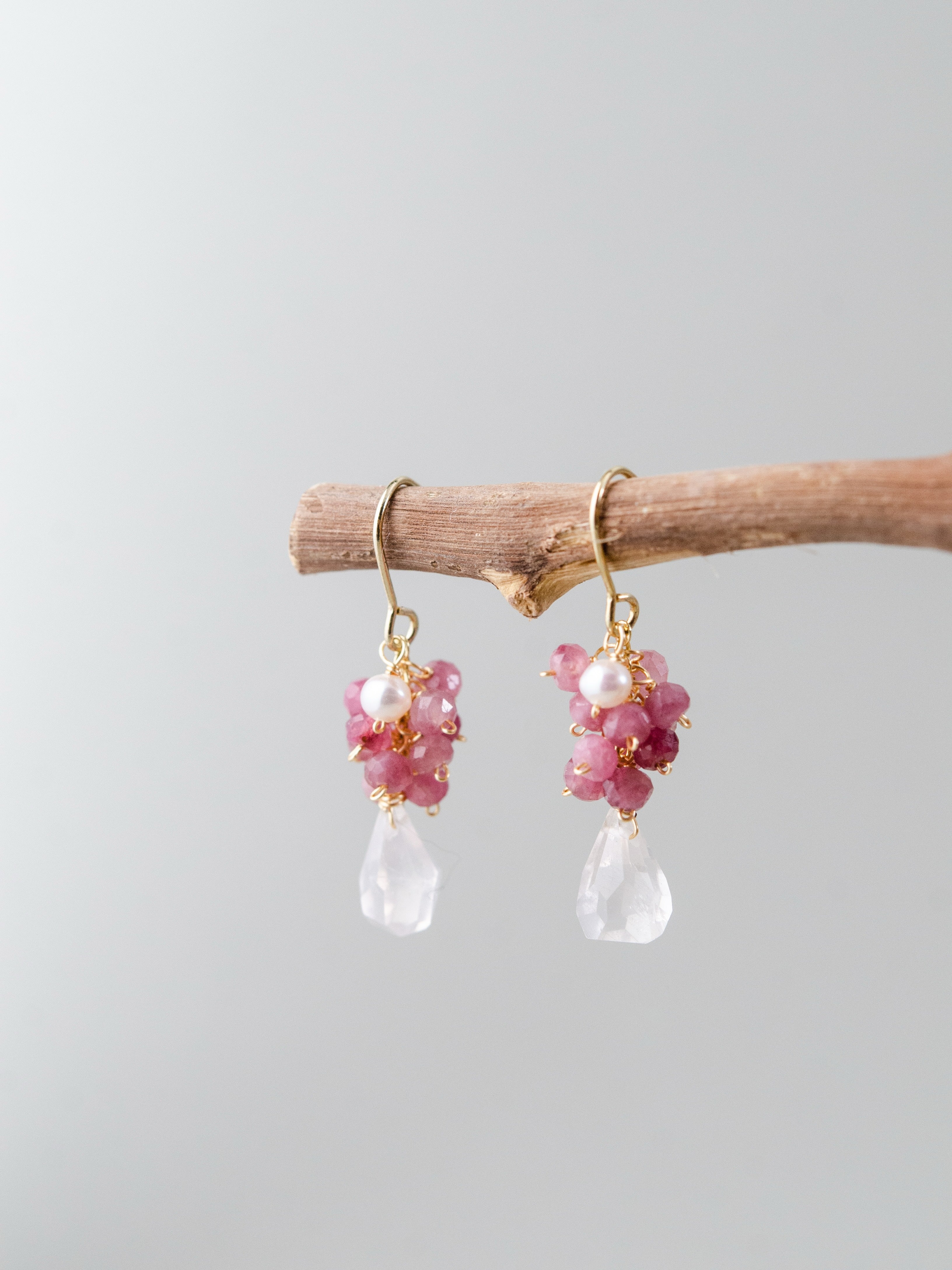 トルマリン & ローズクォーツ ピアス 愛の蕾 メイン画像 ピンクのグラデーション