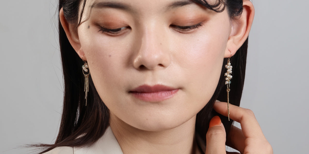 揺れるピアス