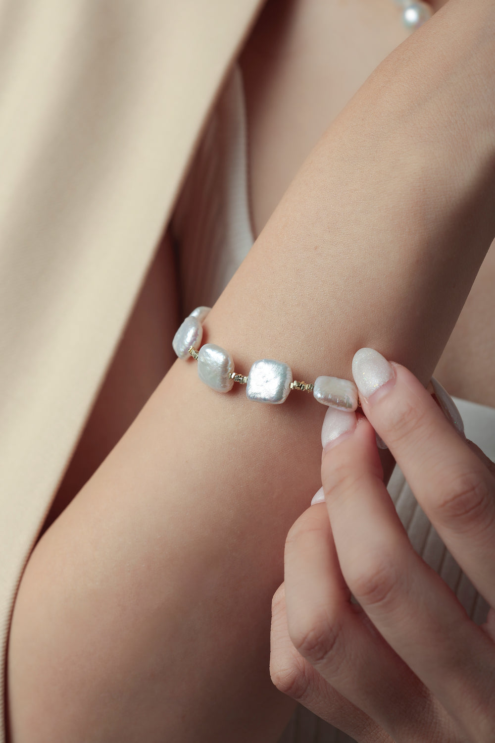 ゴールドアクセントバロックパールブレスレット