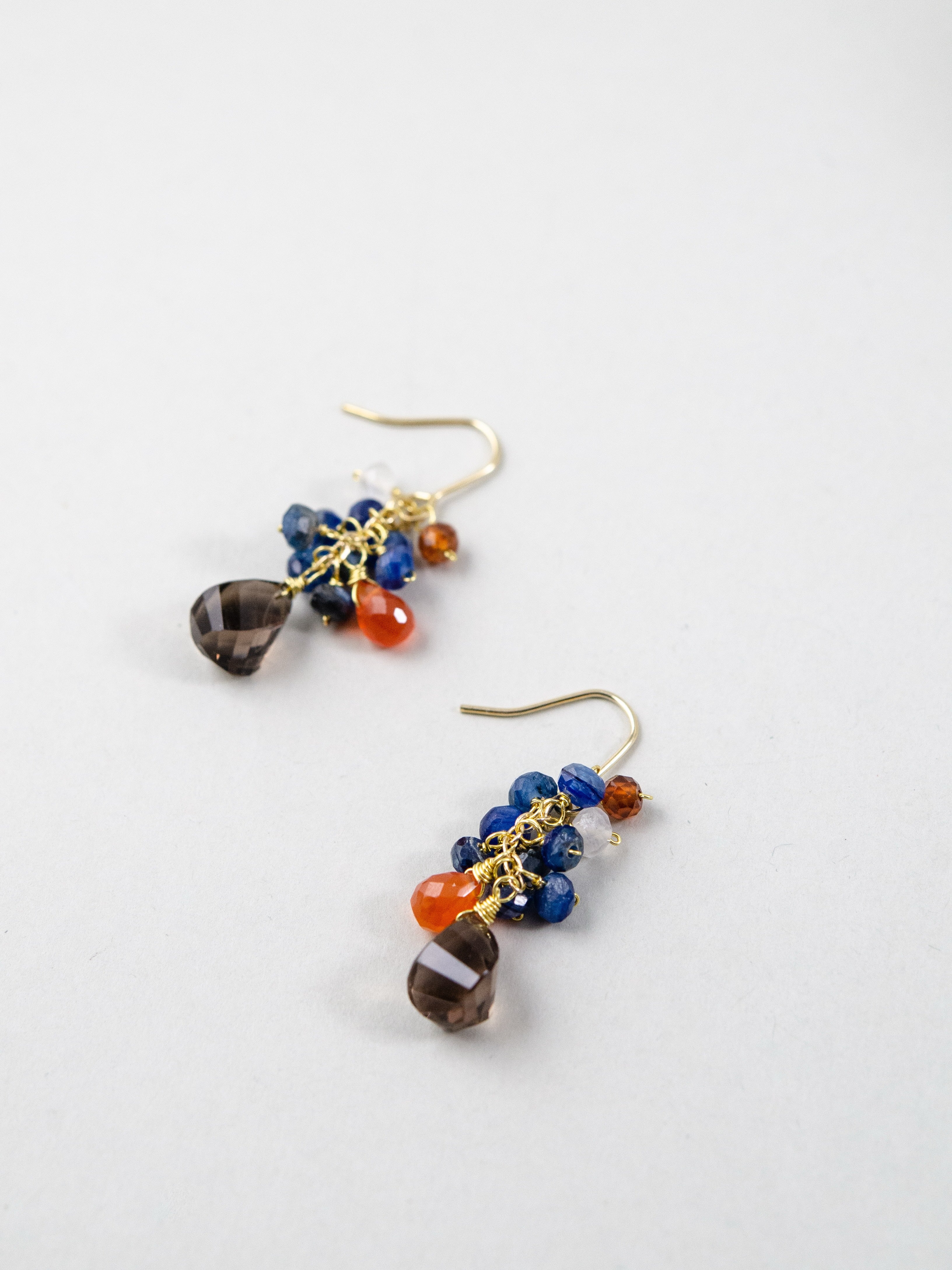 14kgf フック ピアス 置き画 金属アレルギー対応 素材