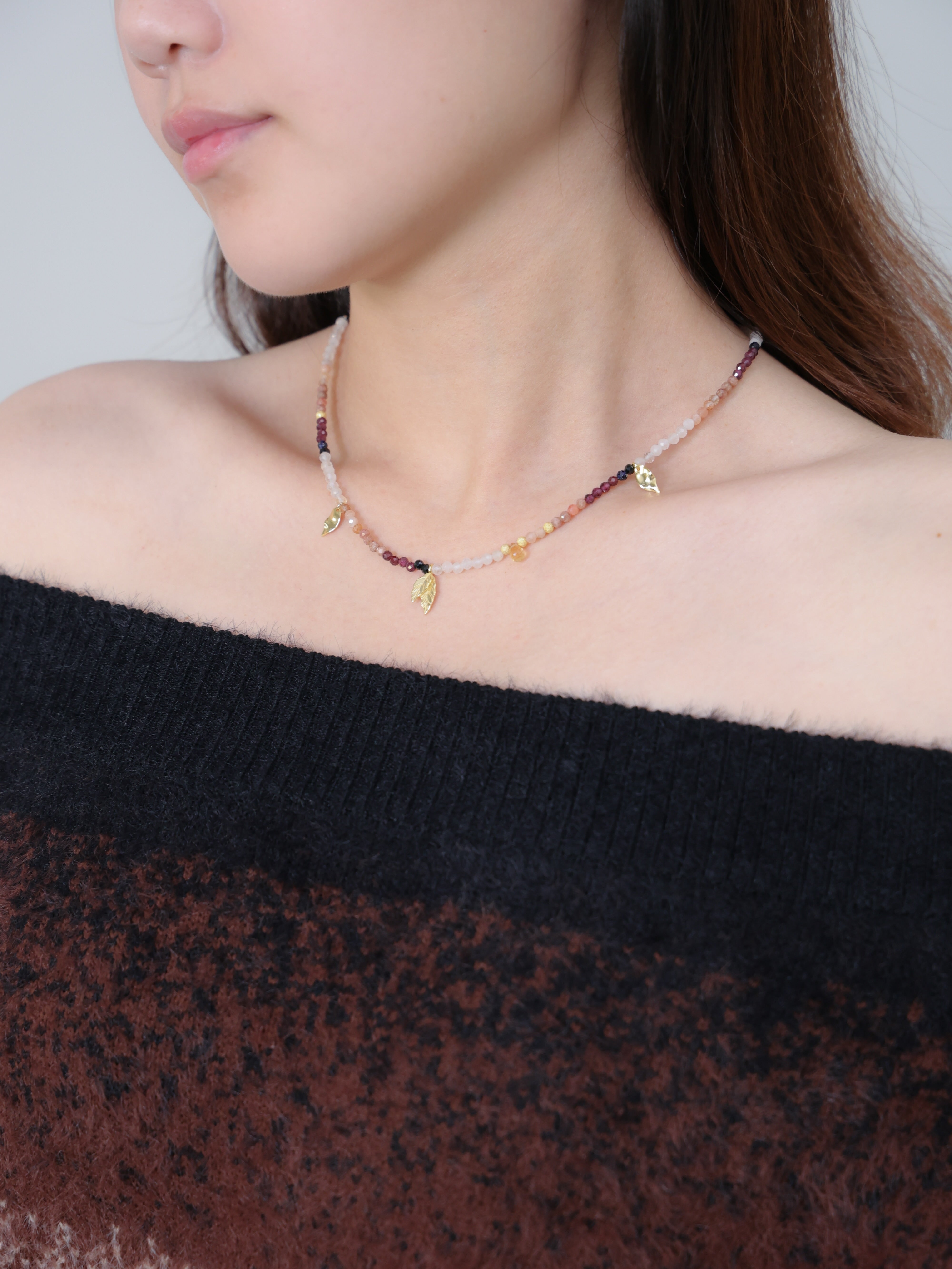 【葉】ムーンストーン × サンストーン × ガーネット リーフ ネックレス｜SV925（K14メッキ）