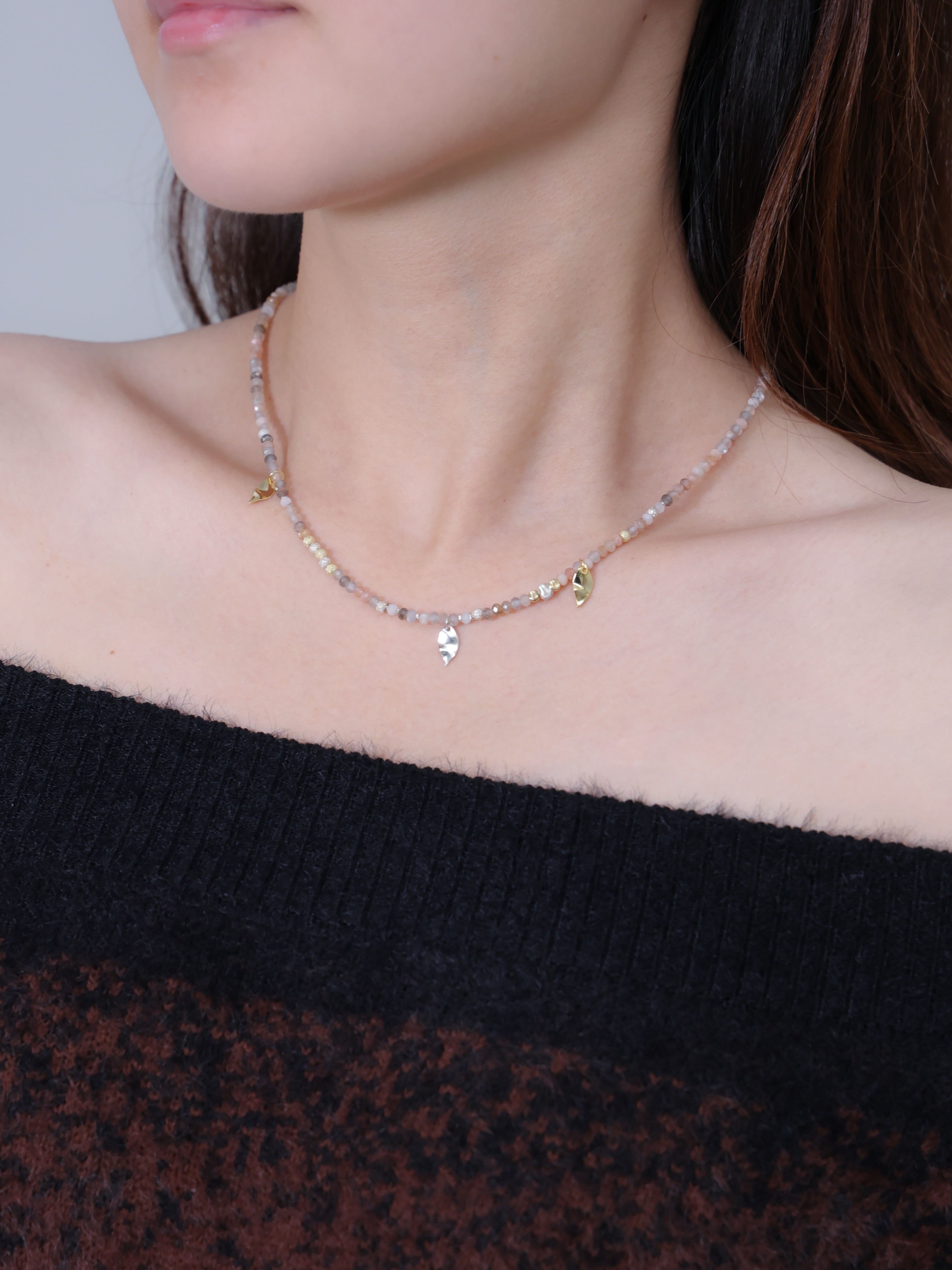 【葉】レインボームーンストーン リーフ ネックレス｜SV925（K14メッキ）