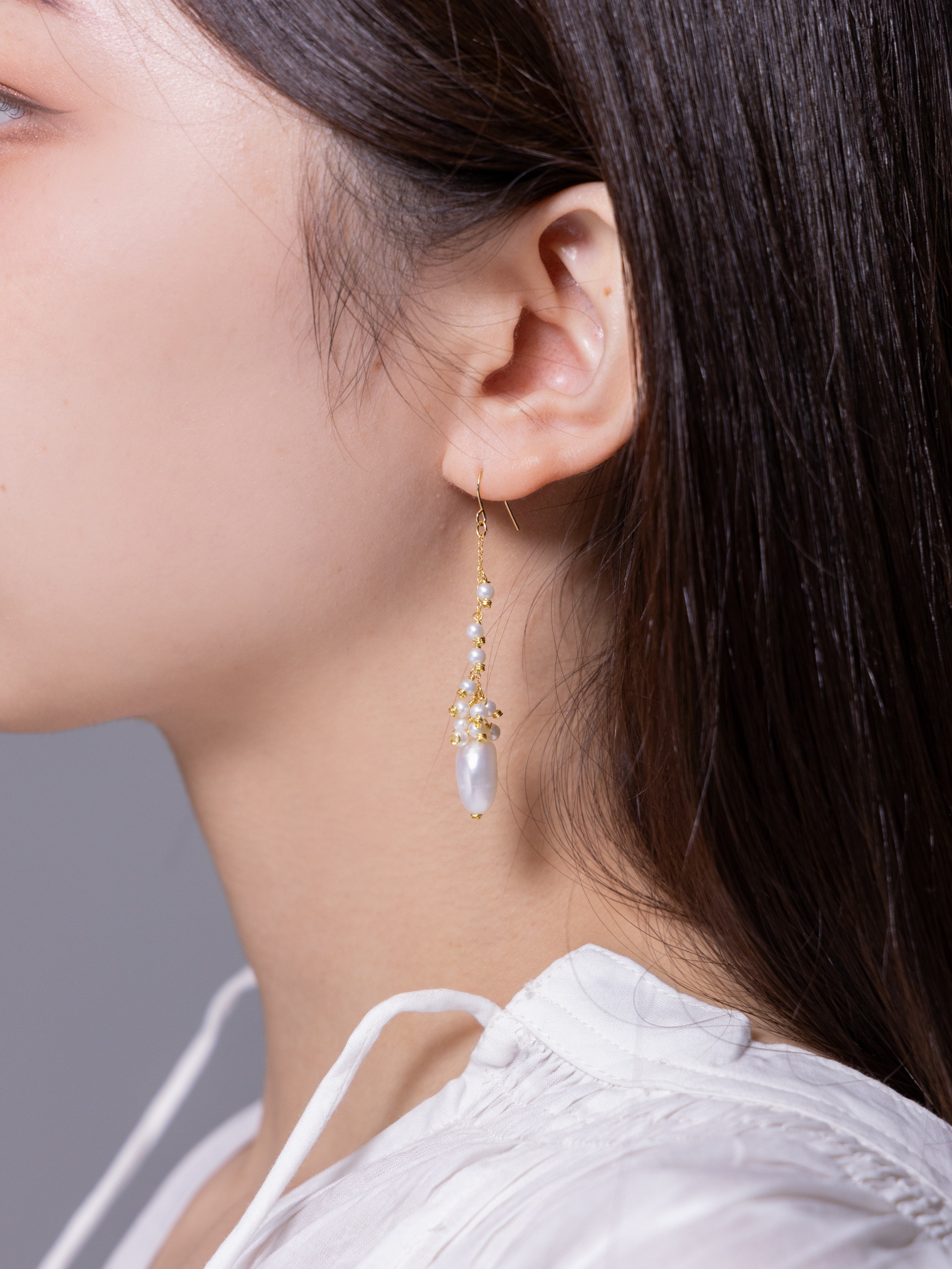 【艶めく純白】淡水バロックパール & 小粒パールロングピアス｜アレルギー対応