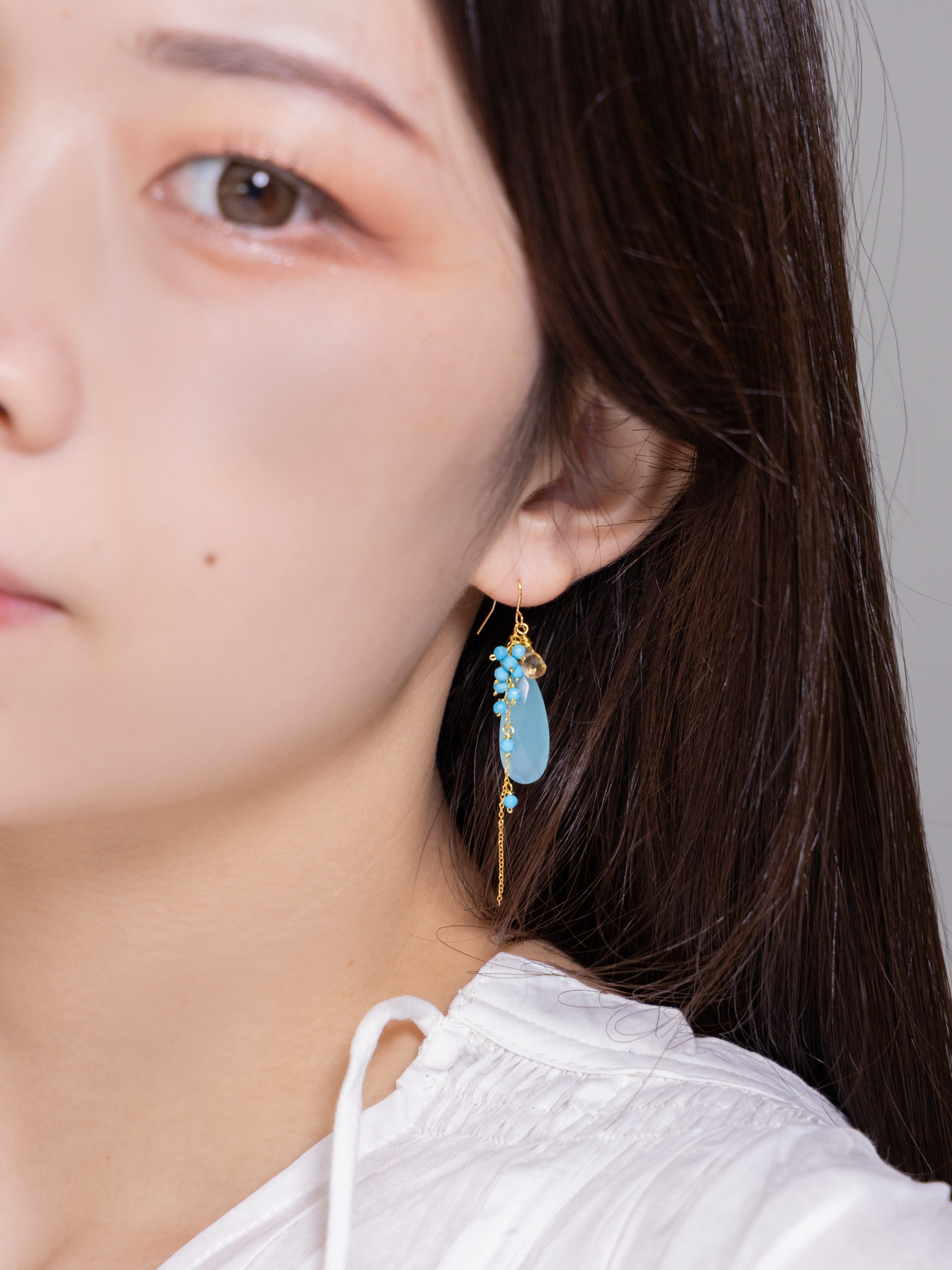 ブルー・カルセドニー ピアス(両耳用) ブルーカルセドニー & ターコイズ 揺れる ピアス - 【イヤリング変更可