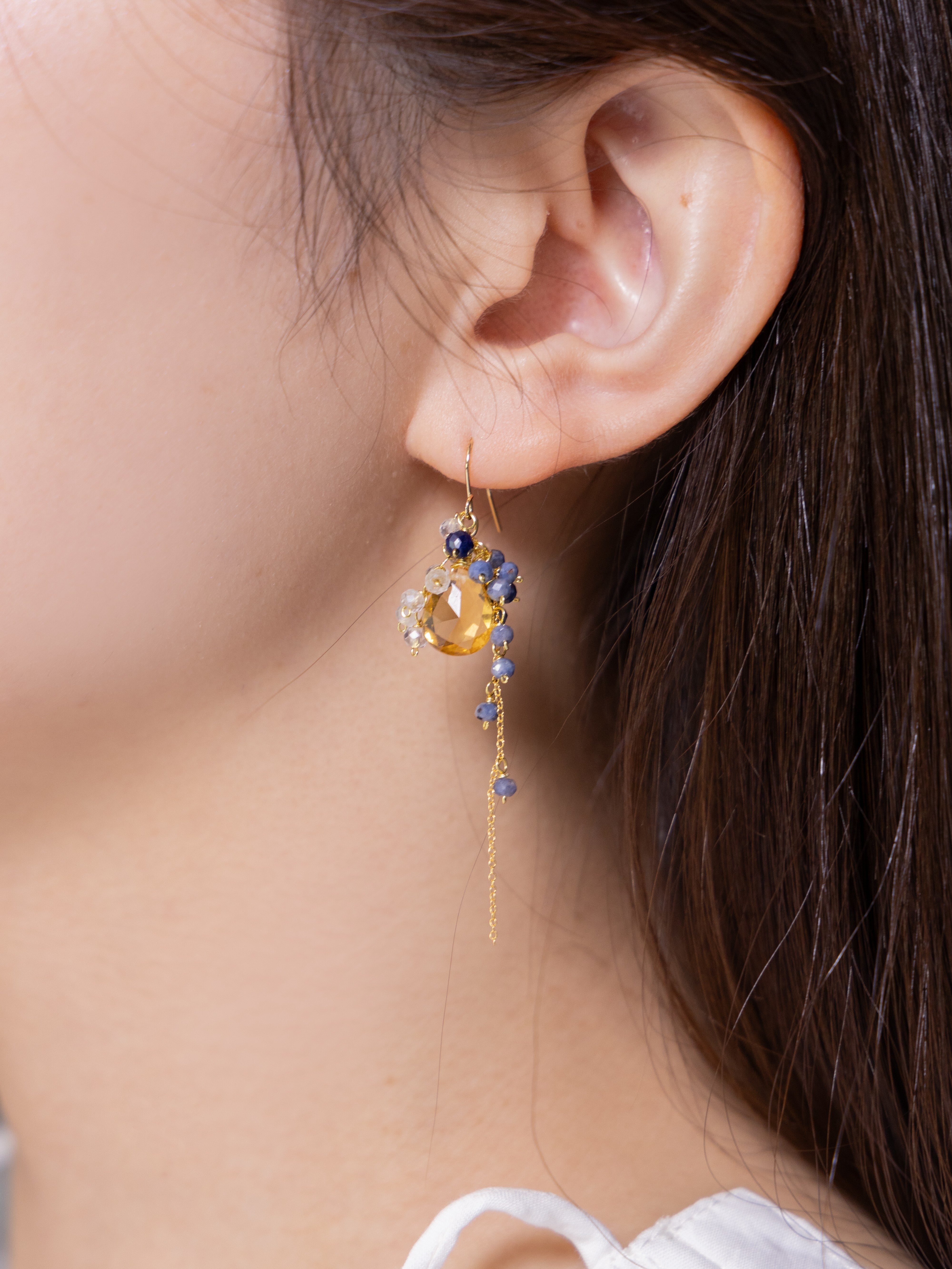 【9月誕生石】輝く蜜色の雫。イエロークォーツ & サファイアロングピアス｜アレルギー対応