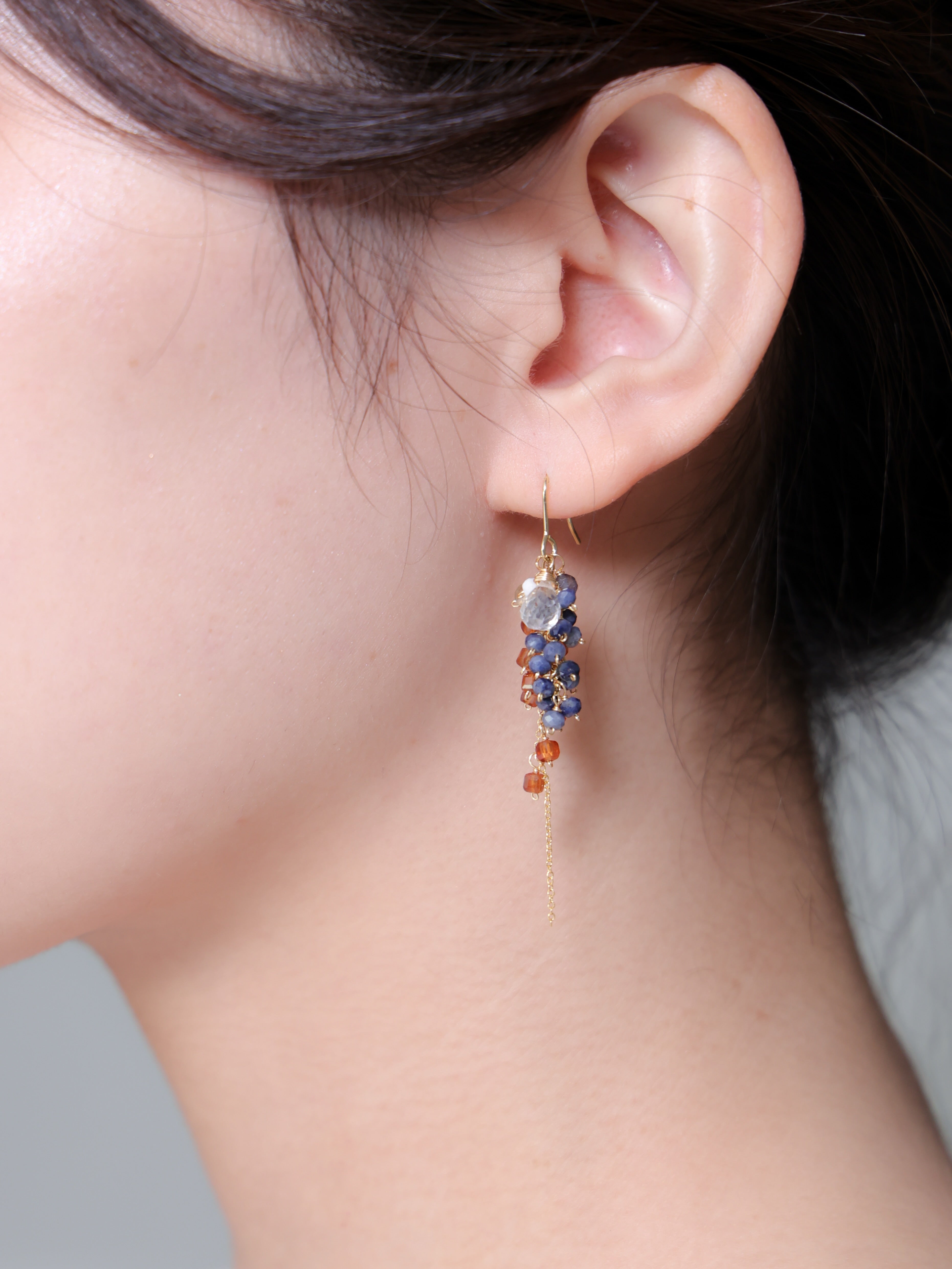 【美配色】アイオライト & ヘソナイト ロングピアス | 夕暮れと夜空の彩り (14KGF/316L)