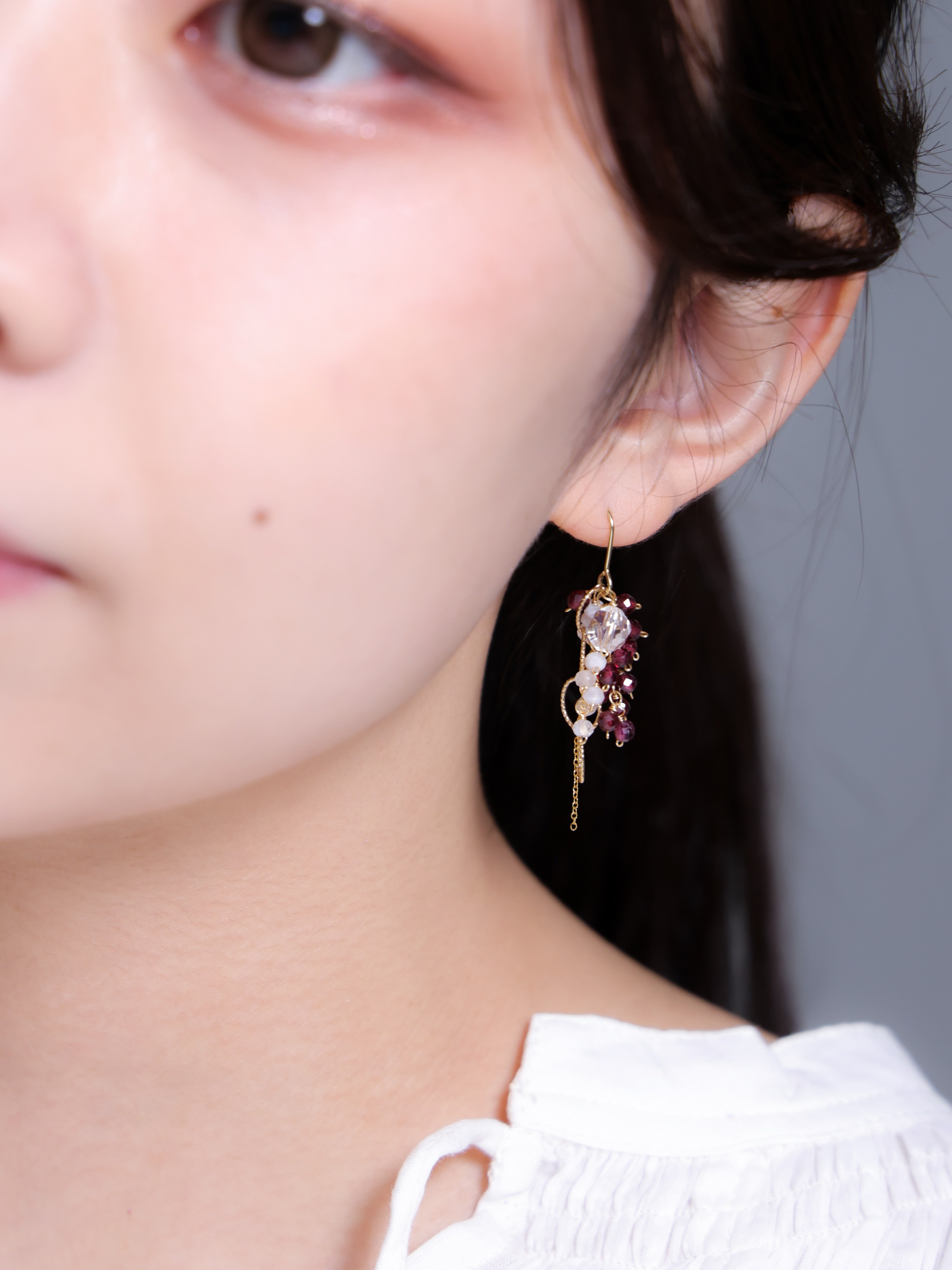 【1月誕生石】ガーネット & ムーンストーン ロングピアス | シャンパンゴールドの輝き (14KGF/316L)