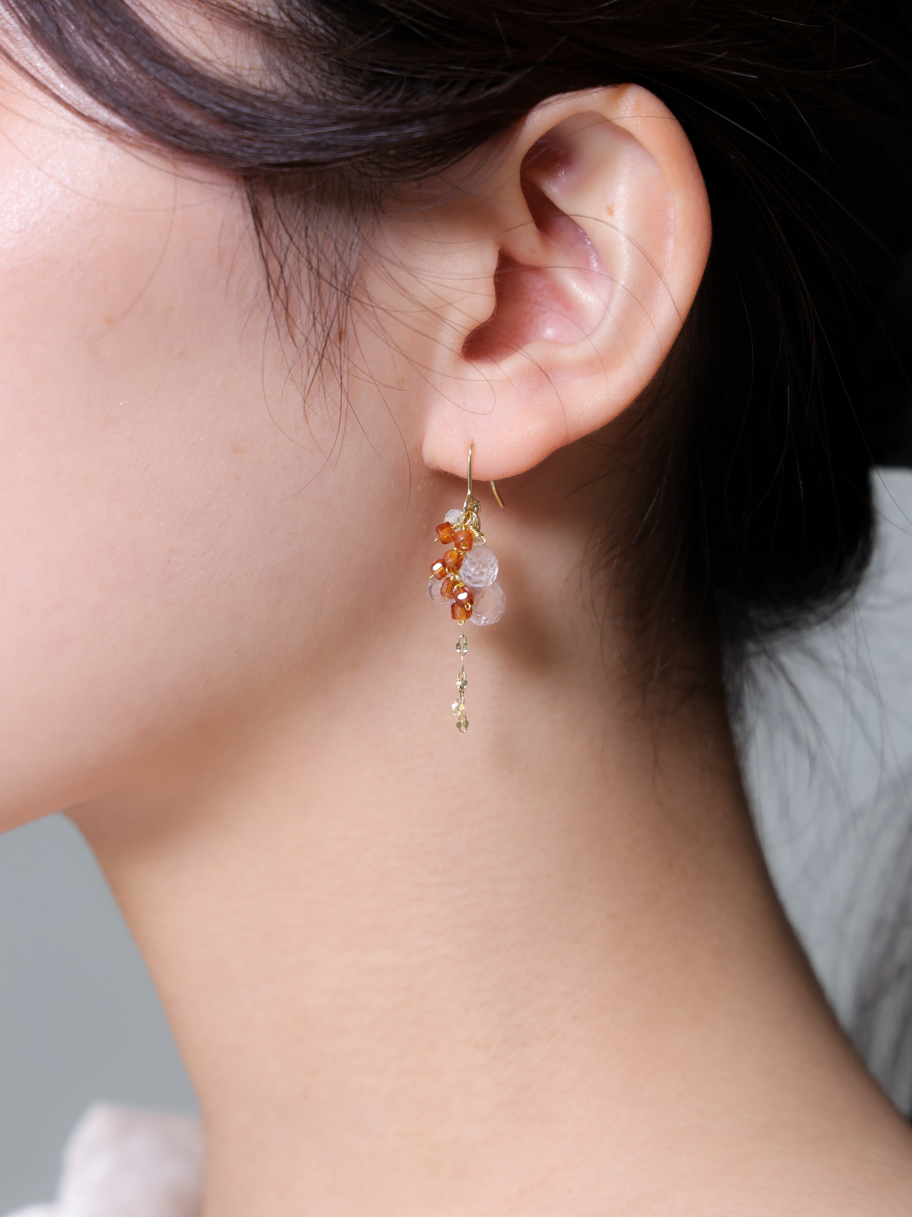 【陽だまりの輝き】スペサルティンガーネット & クリスタルピアス｜アレルギー対応