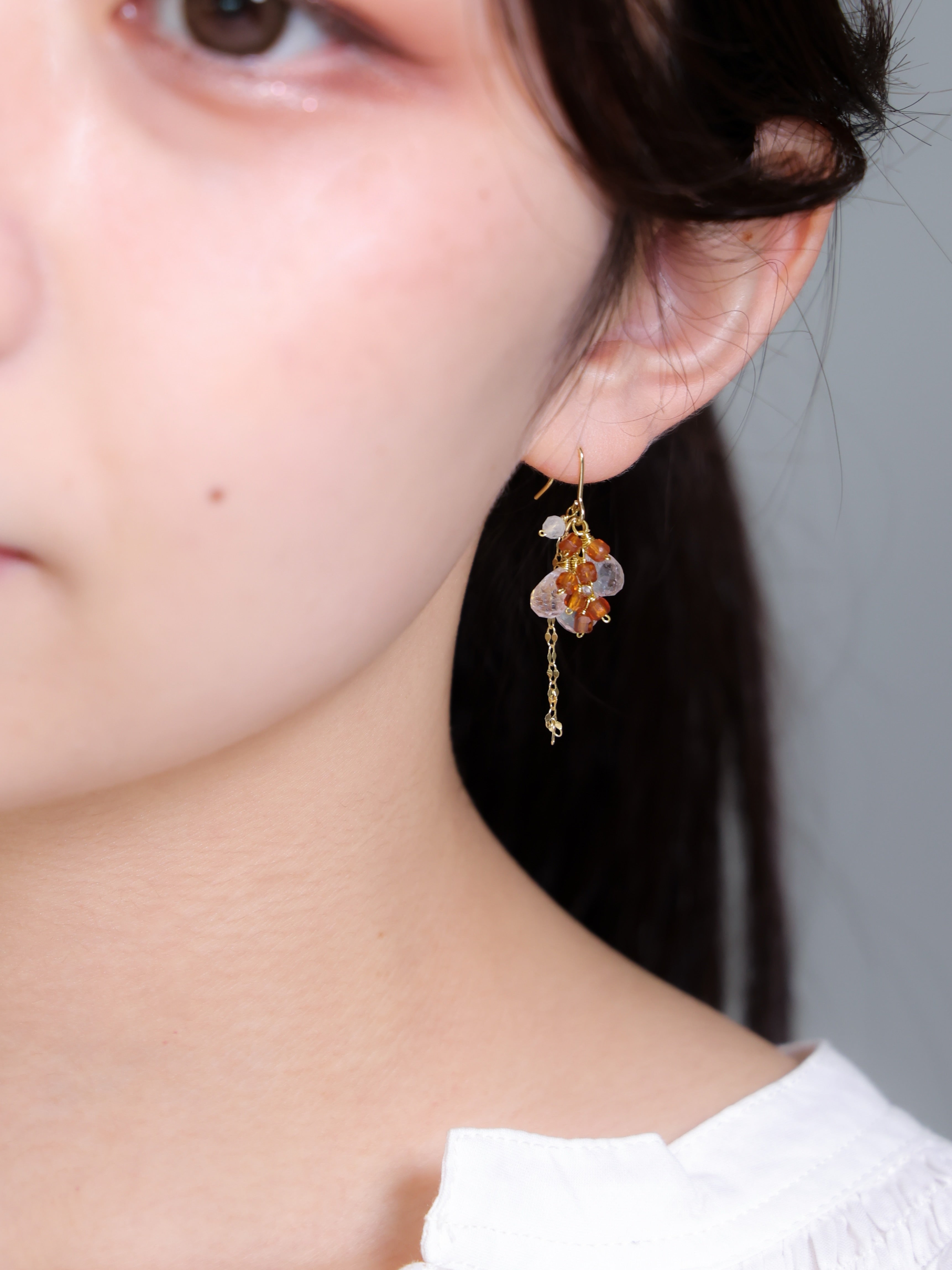 【陽だまりの輝き】スペサルティンガーネット & クリスタルピアス｜アレルギー対応