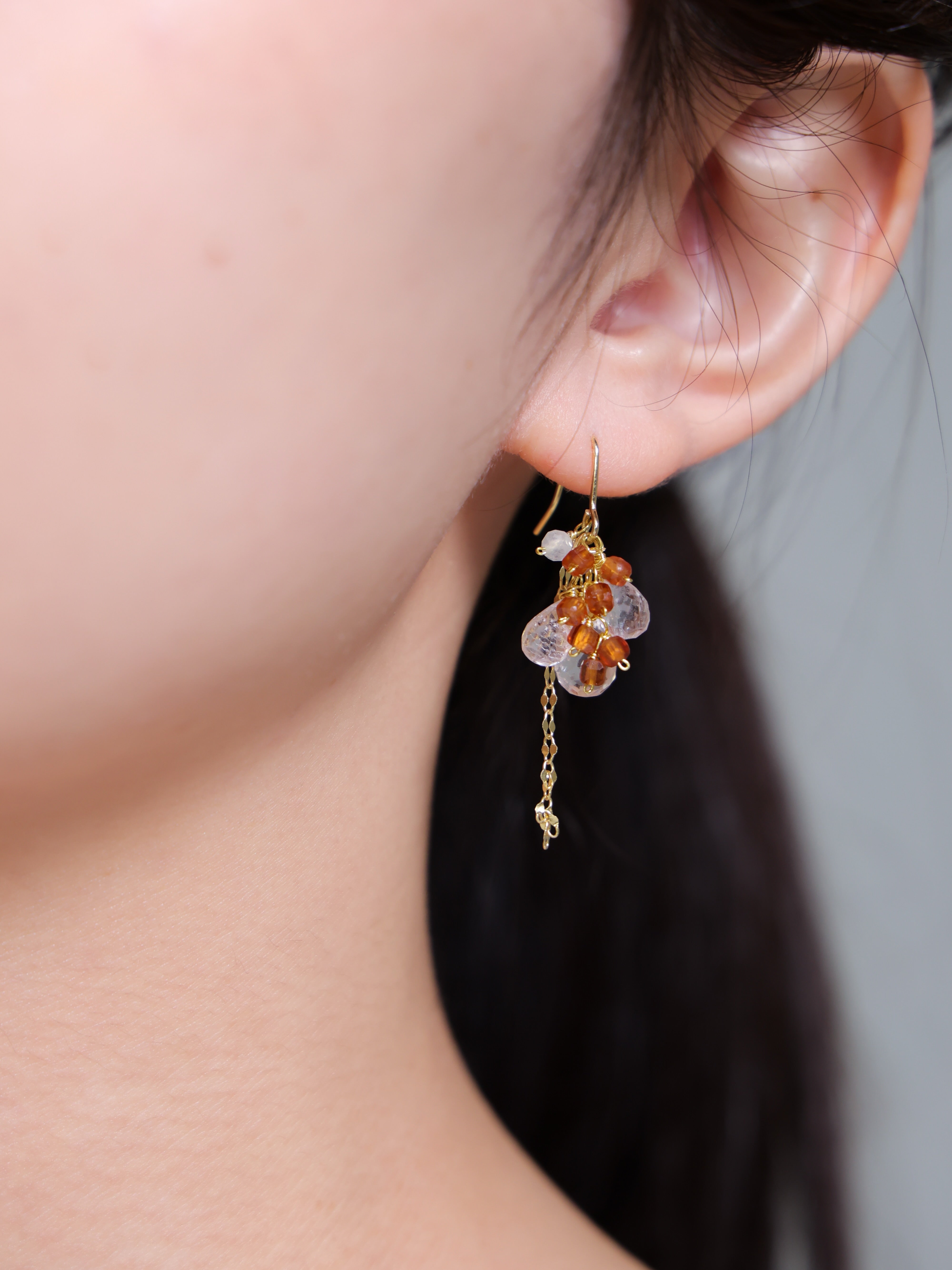 【陽だまりの輝き】スペサルティンガーネット & クリスタルピアス｜アレルギー対応