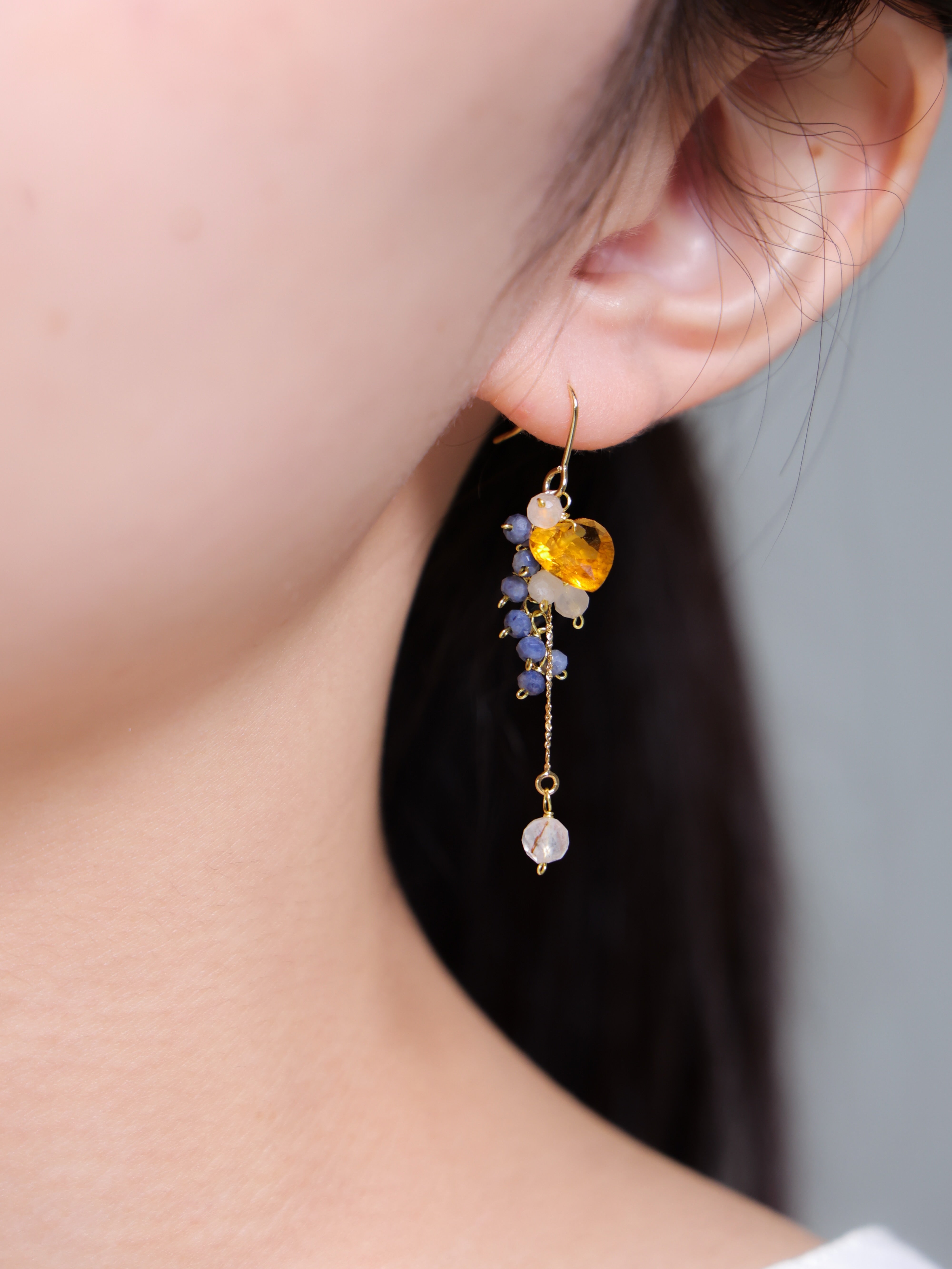 【9月誕生石】愛らしい蜜色のハート。イエロークォーツ & サファイアピアス｜アレルギー対応