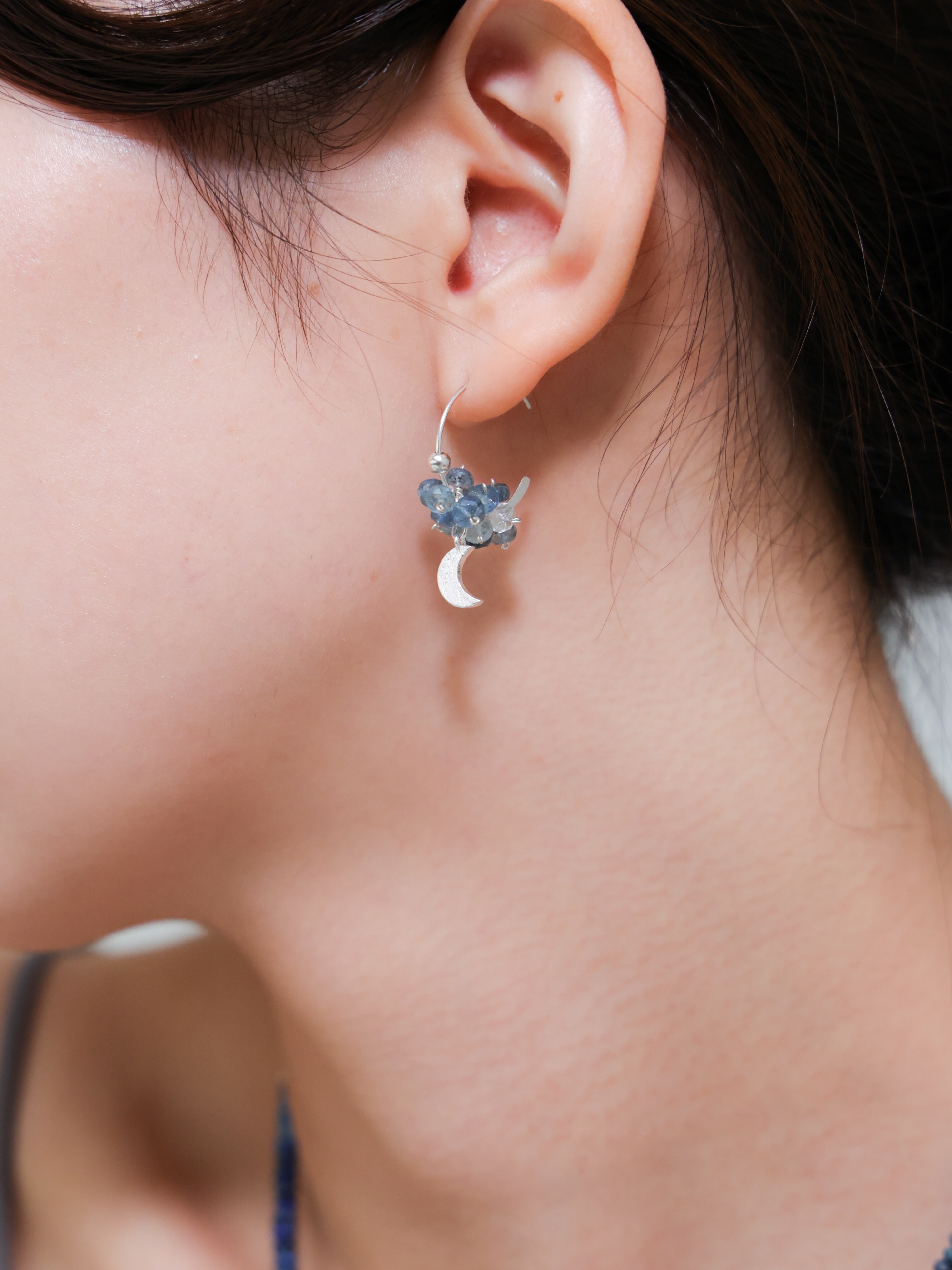 【3月誕生石】アクアマリン & シルバー三日月 フープピアス | 静寂のムーンライト (SV925)