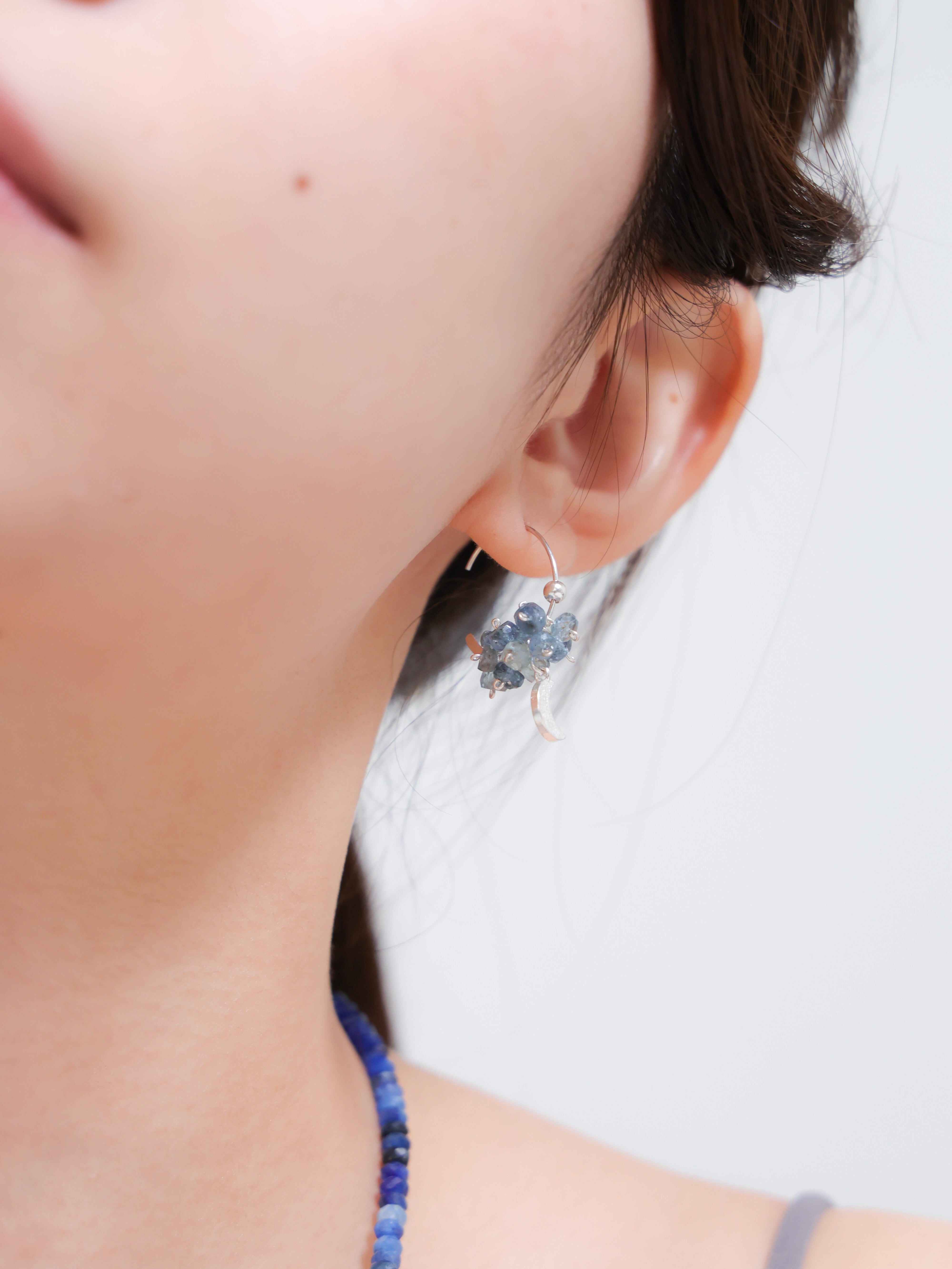 【3月誕生石】アクアマリン & シルバー三日月 フープピアス | 静寂のムーンライト (SV925)